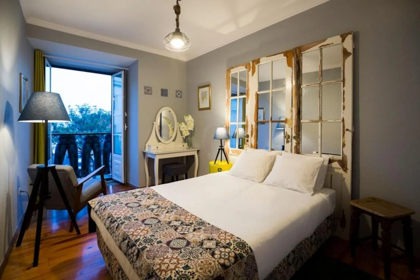 Bedroom, Bed in Ola Lisbon -Alfama I