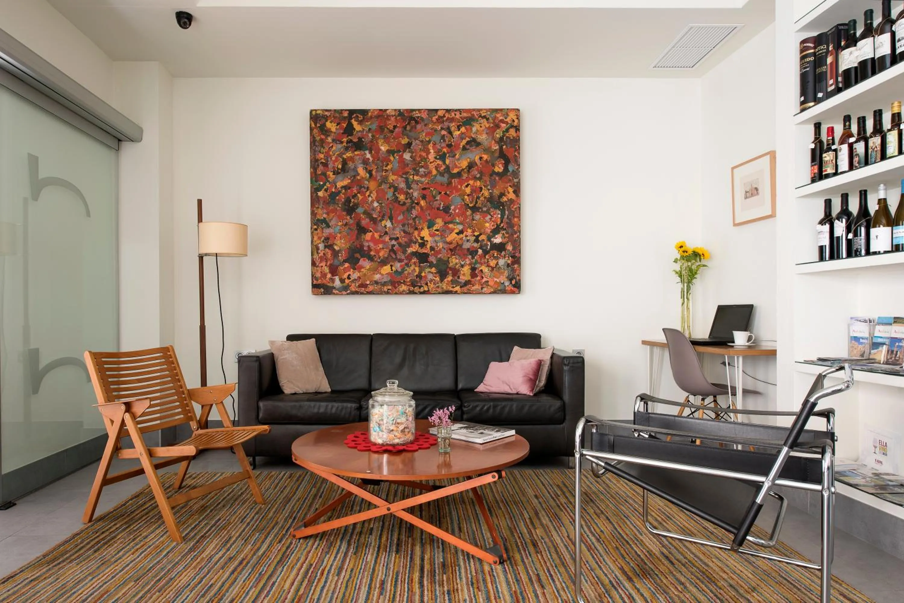 Communal lounge/ TV room in La Alcoba del Agua Hotel Boutique