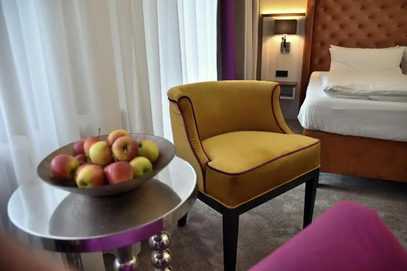 Living room, Bed in Hotel Waldperle