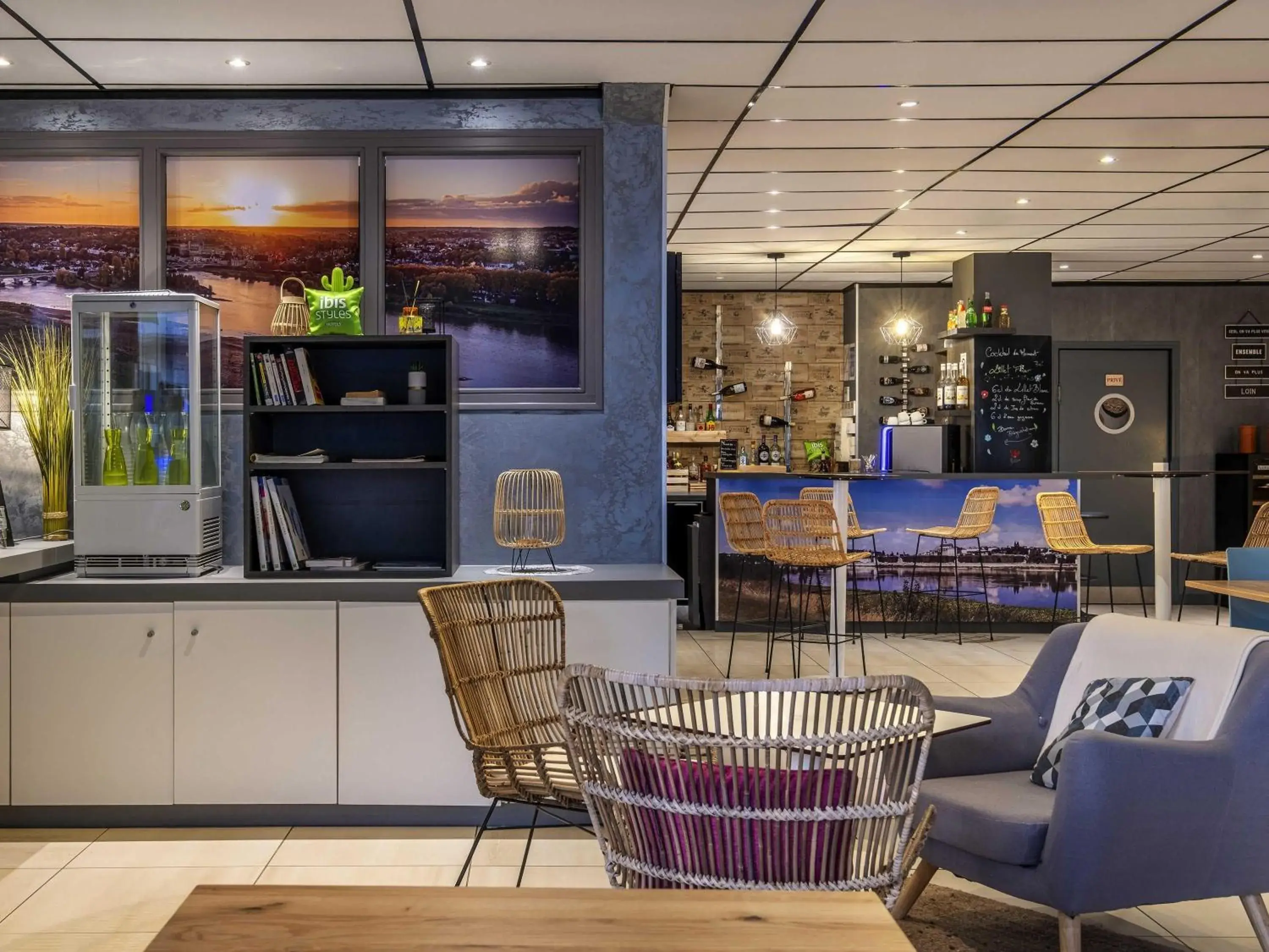 Lounge or bar in ibis Styles Blois Centre Gare Lounge or bar in ibis Styles Blois Centre Gare