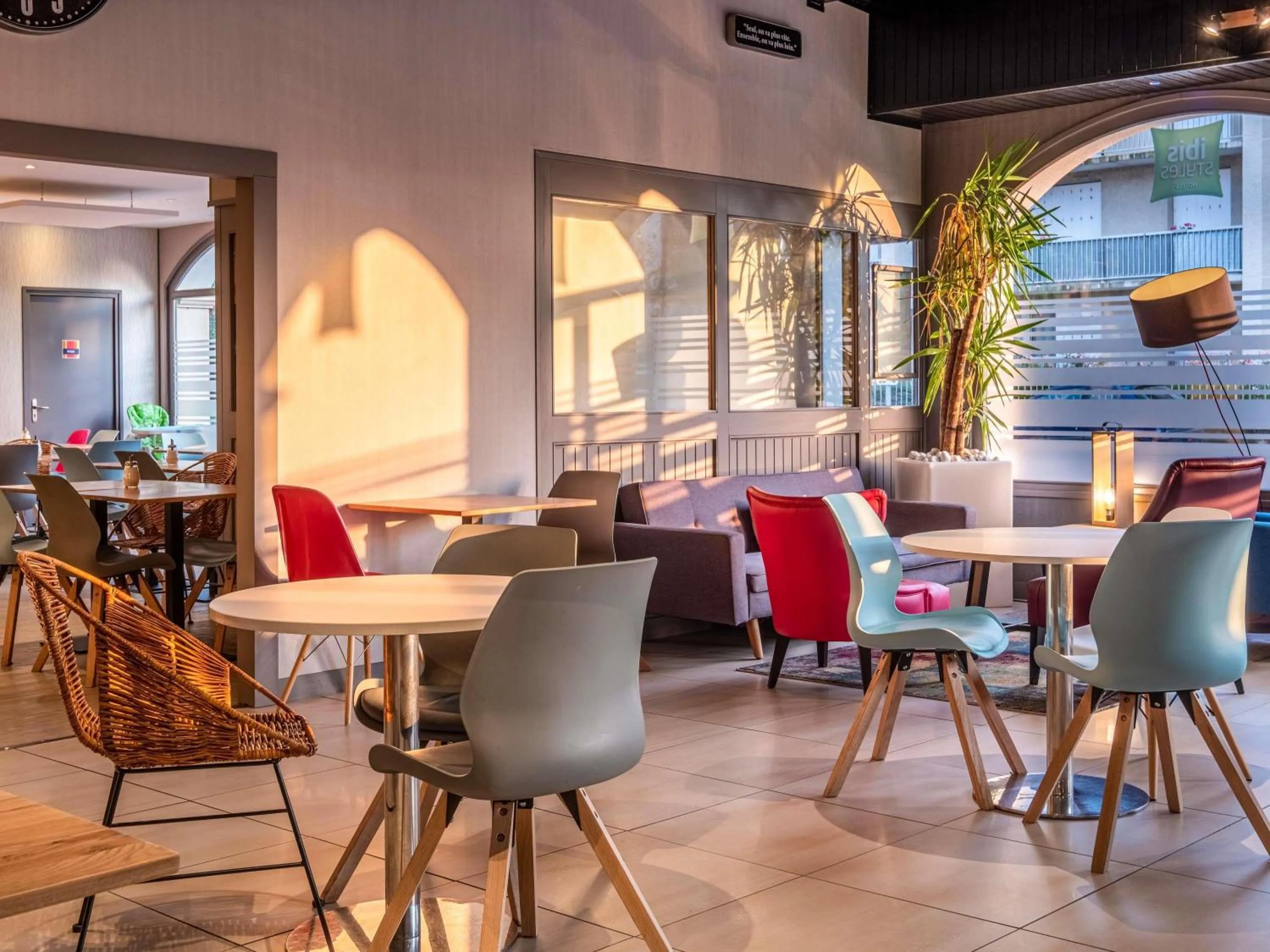 Lounge or bar in ibis Styles Blois Centre Gare
