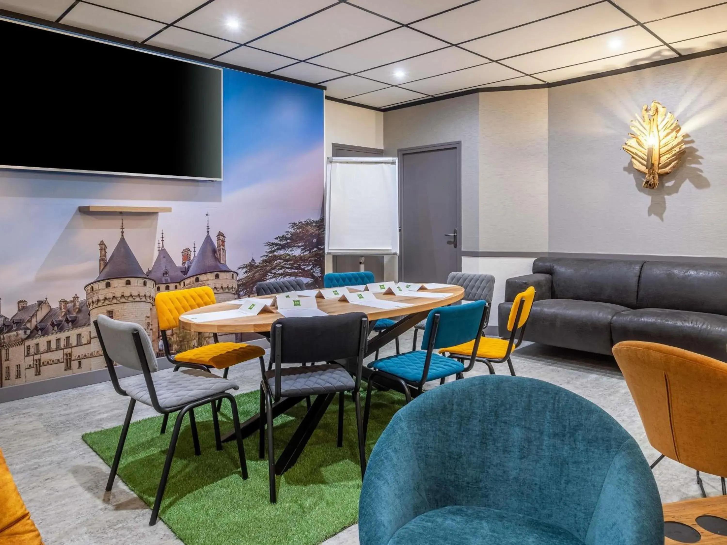 Lounge or bar in ibis Styles Blois Centre Gare Lounge or bar in ibis Styles Blois Centre Gare