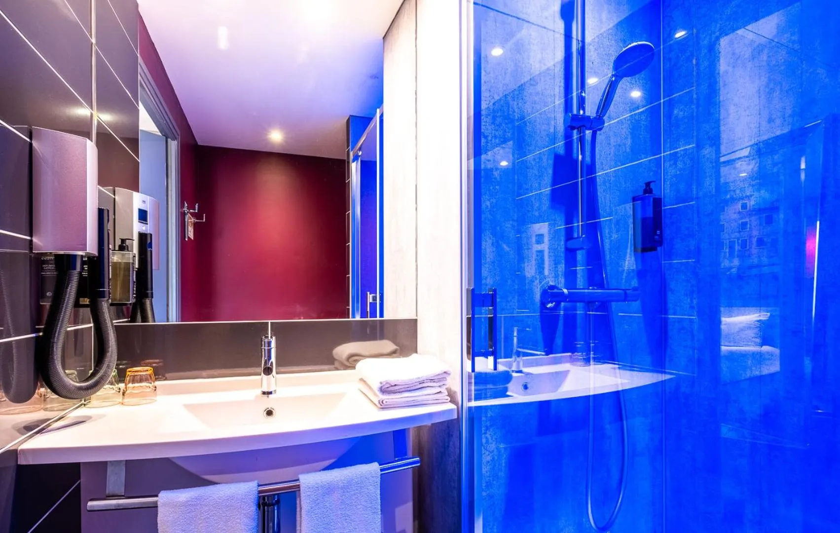 Shower in ibis Styles Blois Centre Gare