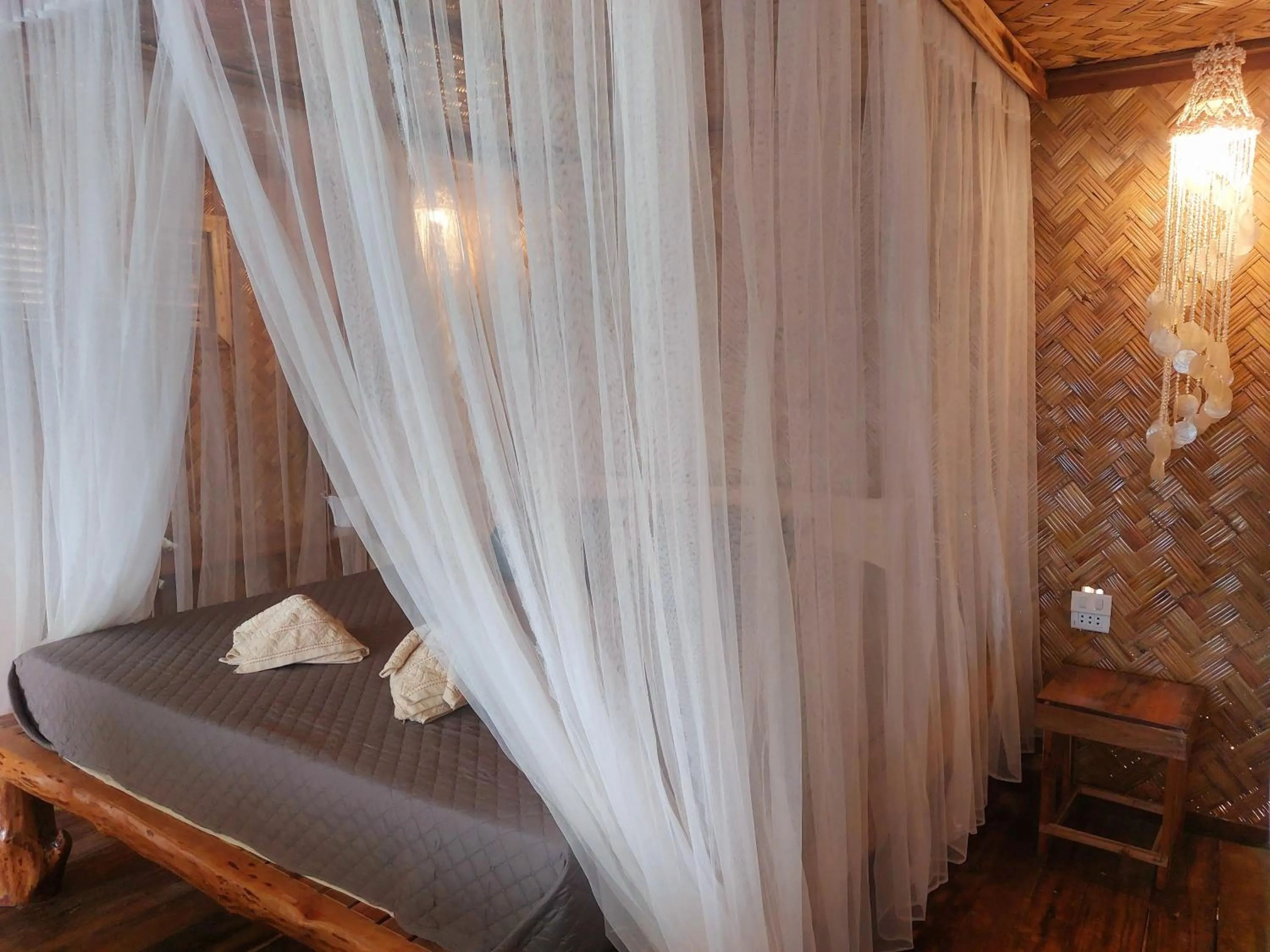 Bedroom, Bed in Jungle Bar Honeymoon suite & private pool