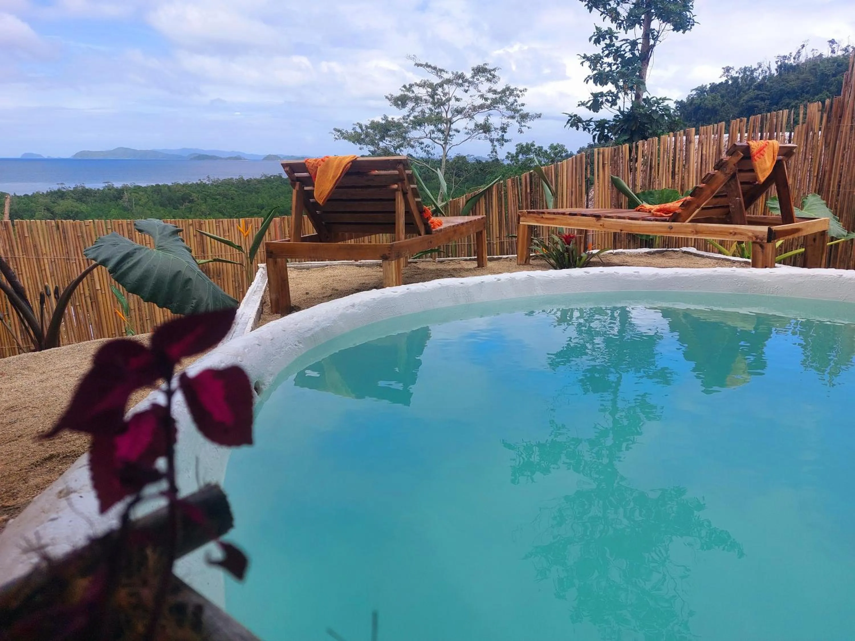 Sea view in Jungle Bar Honeymoon suite & private pool