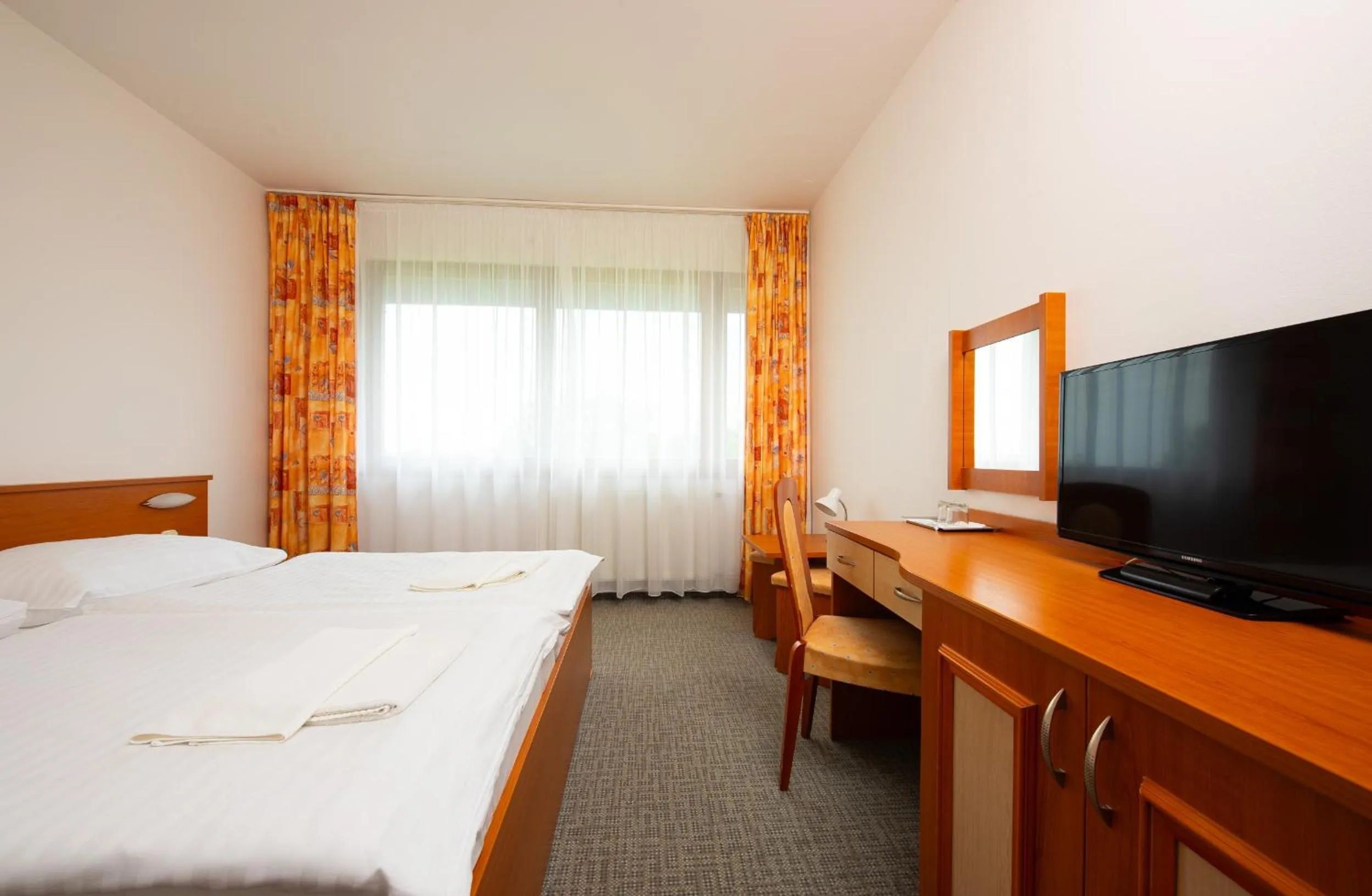 Property building, Bed in Hotel SOREA TITRIS