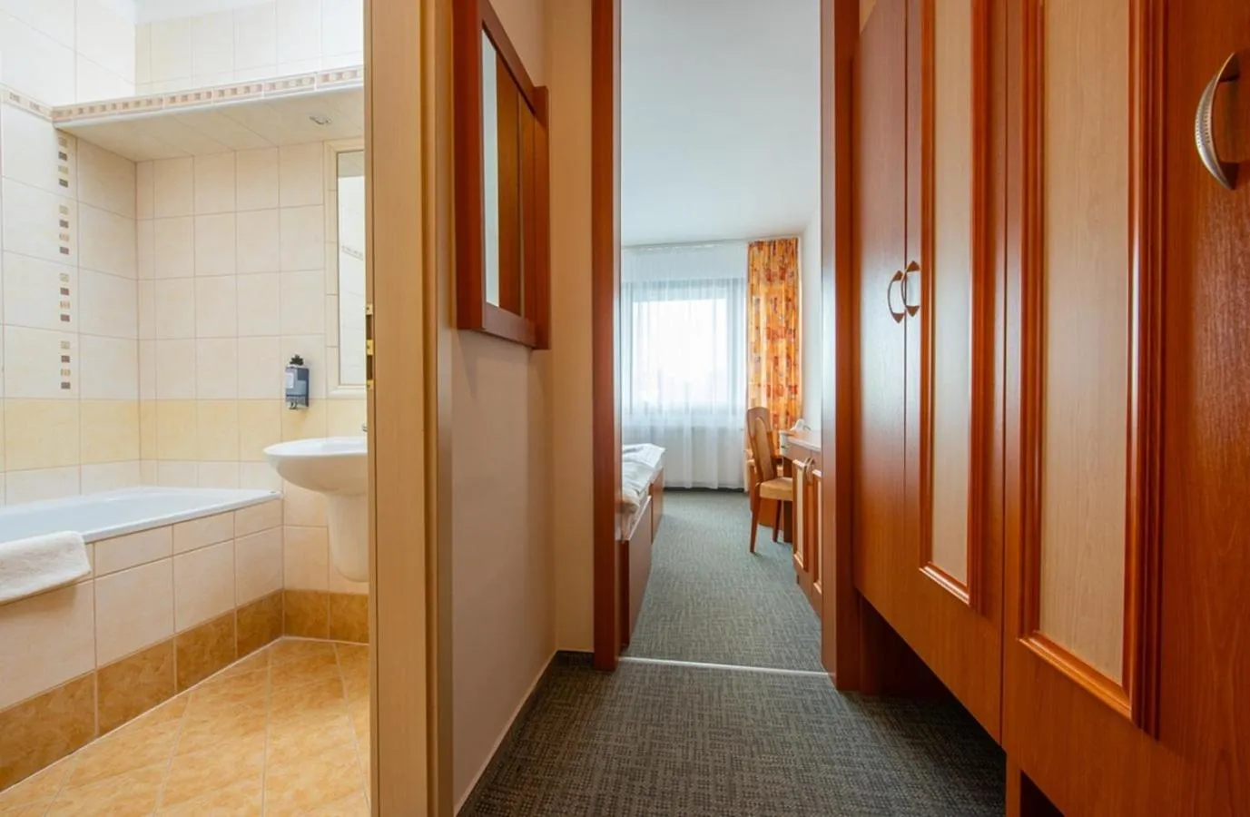 Bathroom, Bed in Hotel SOREA TITRIS