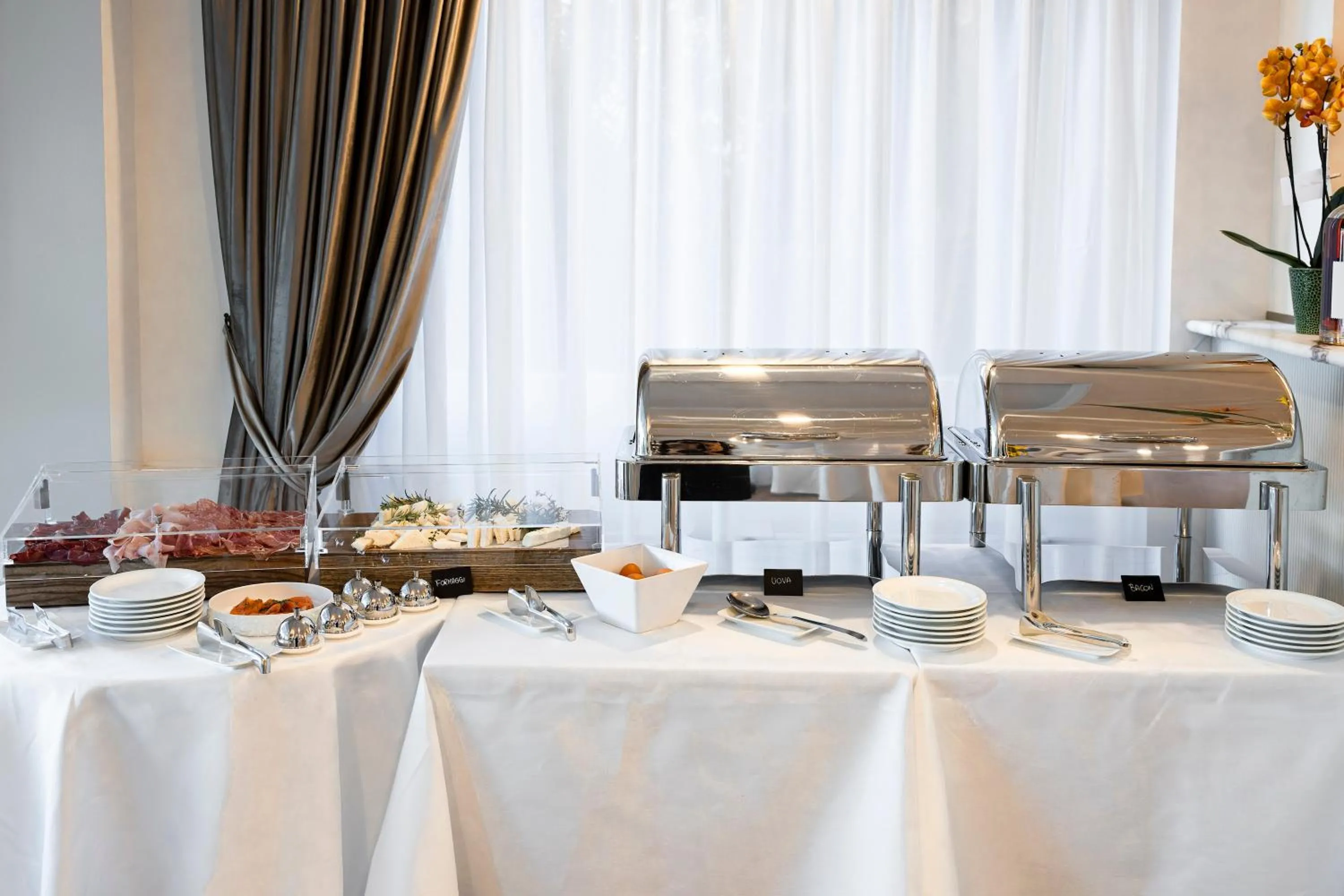Restaurant/places to eat in Hotel Don Ferrante