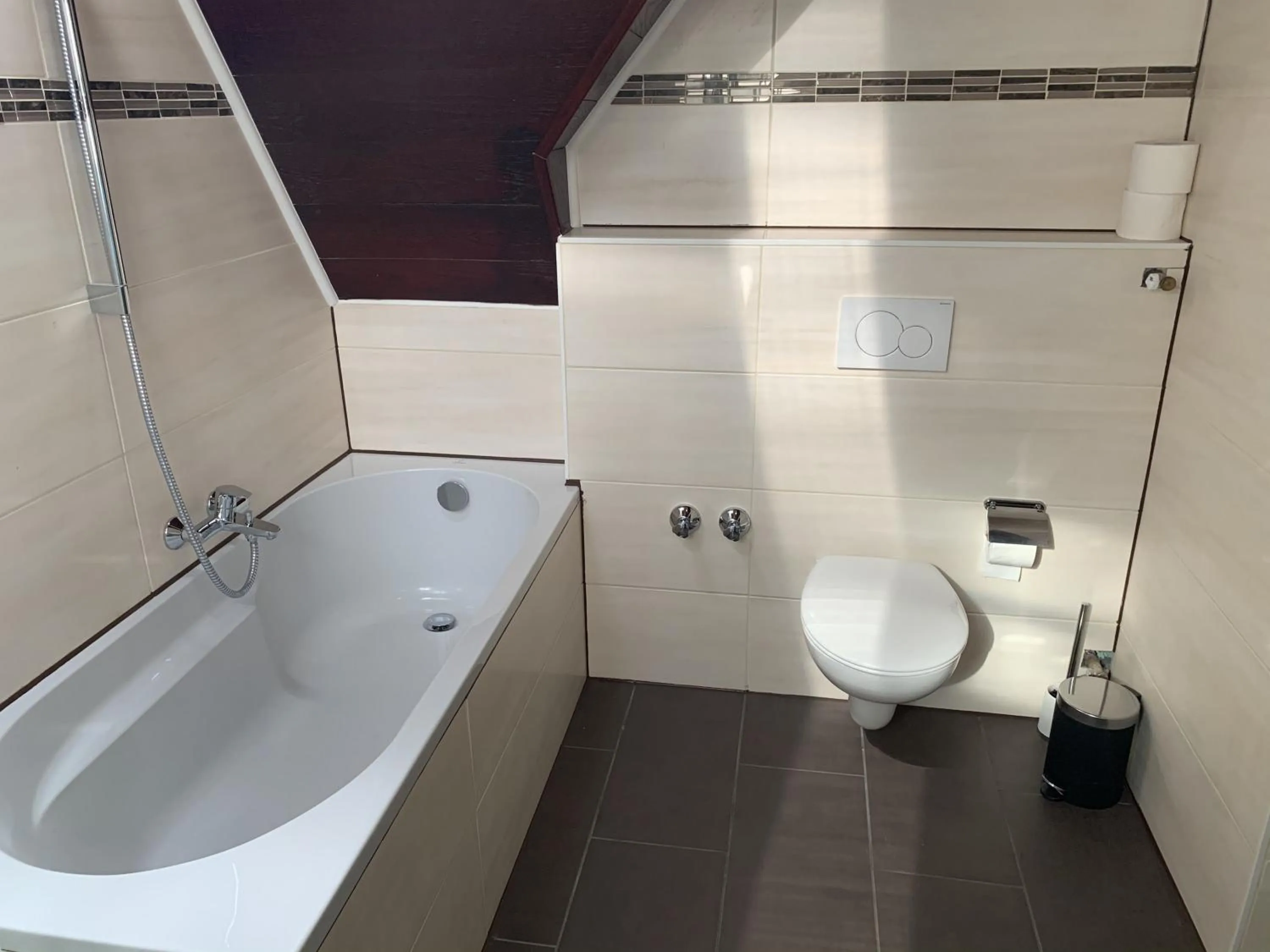 Toilet in Apart-Hotel Rheinischer Hof Dormagen