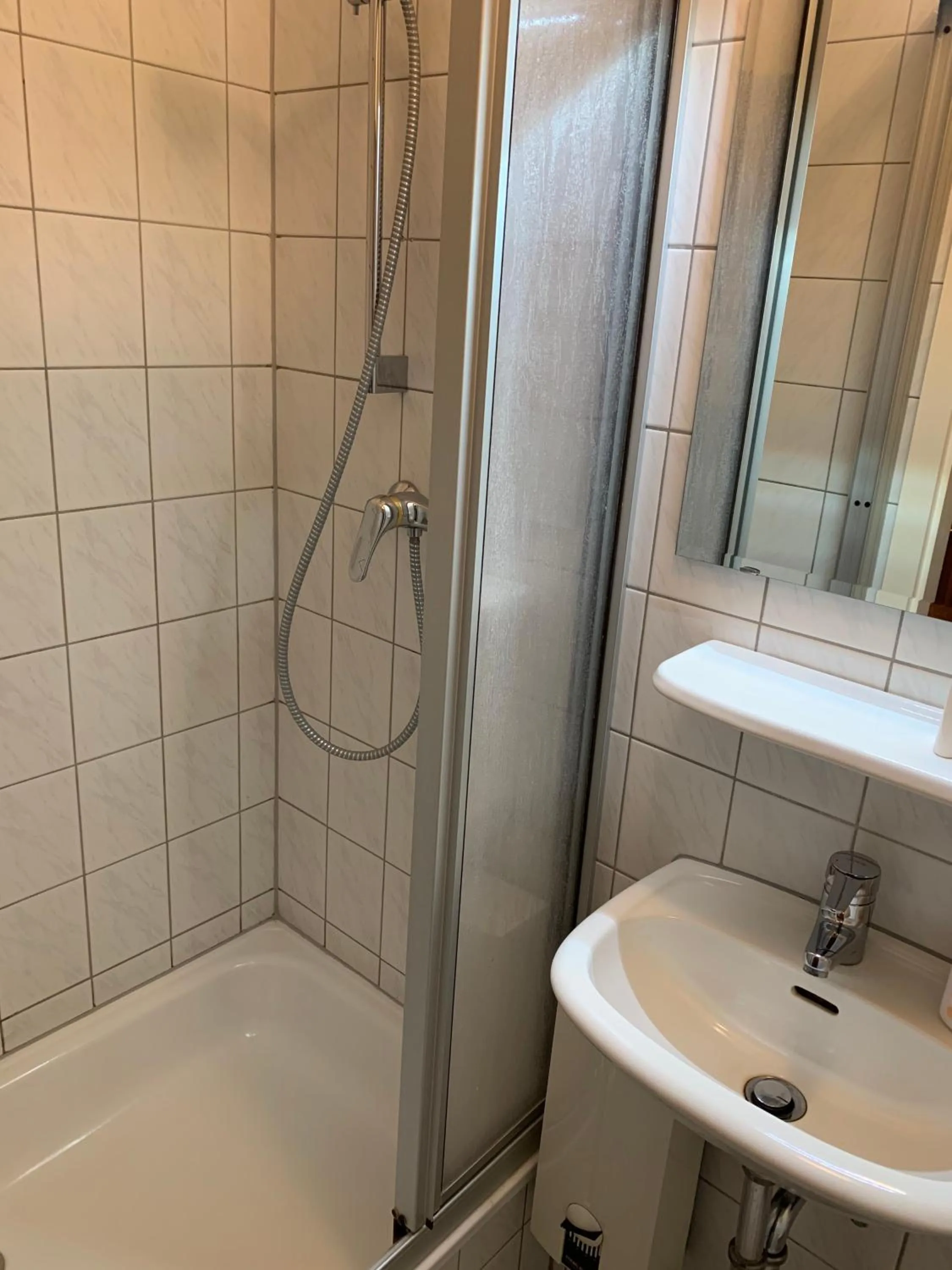 Shower in Apart-Hotel Rheinischer Hof Dormagen