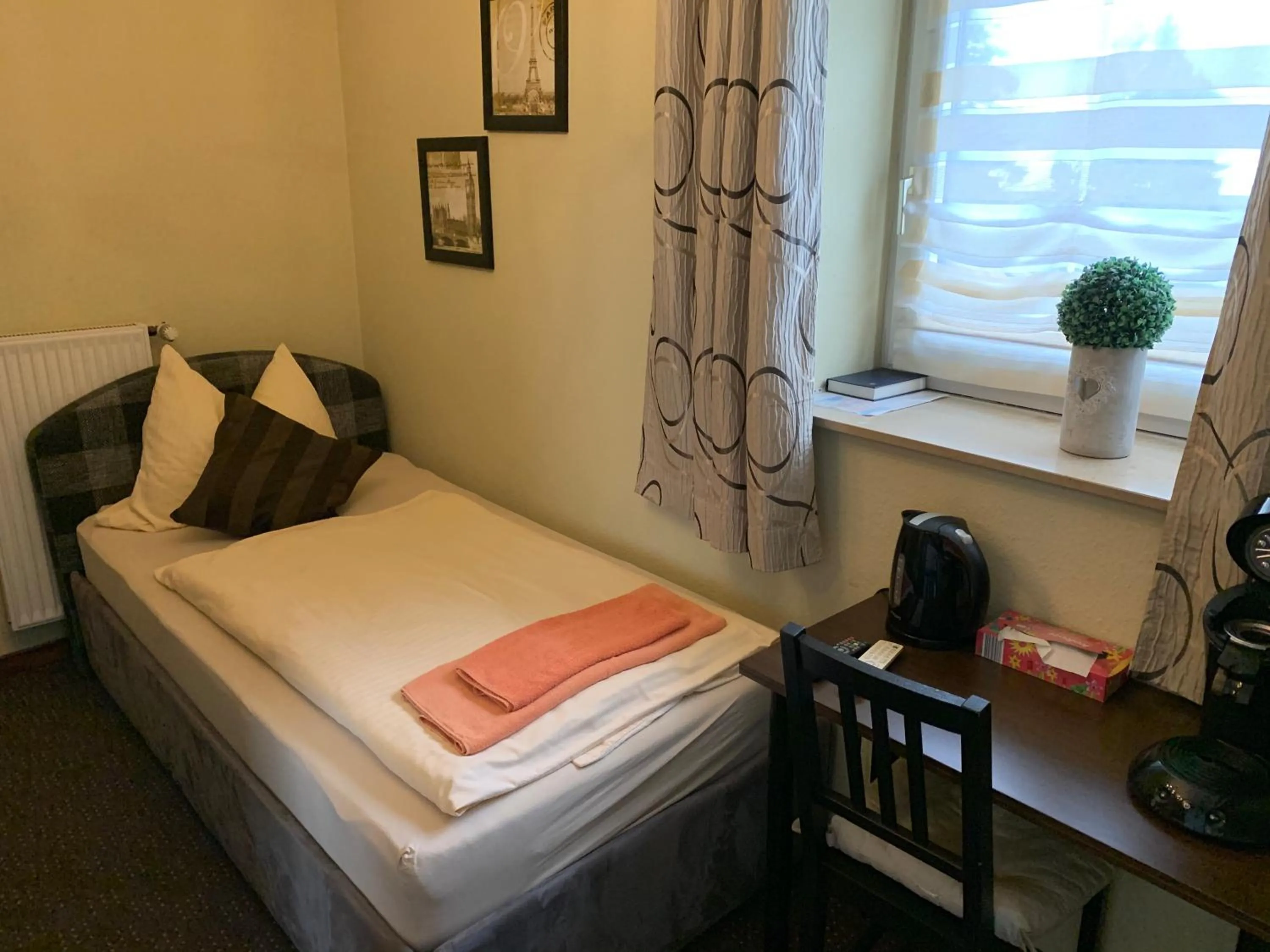 Bed in Apart-Hotel Rheinischer Hof Dormagen