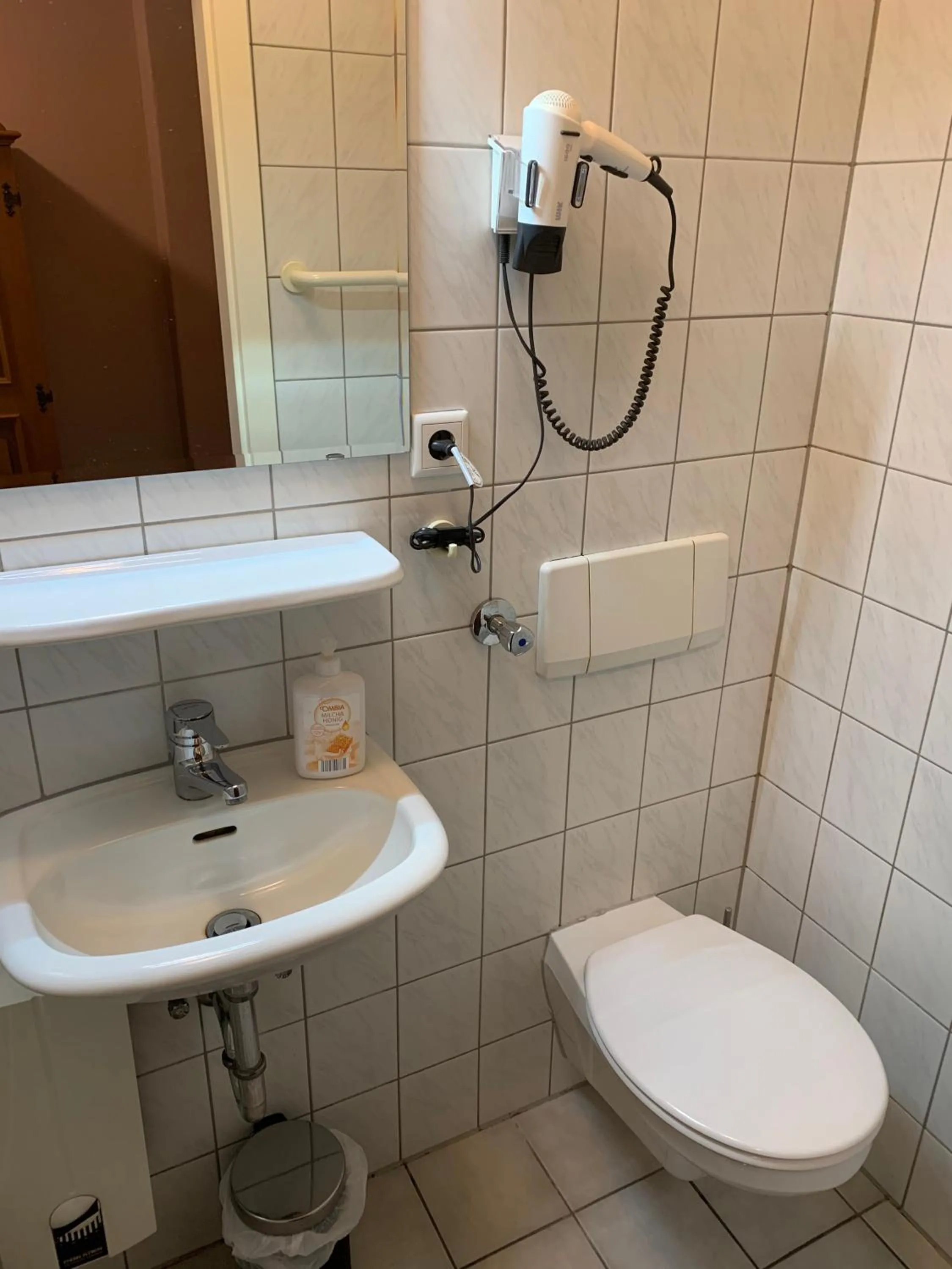 Toilet in Apart-Hotel Rheinischer Hof Dormagen