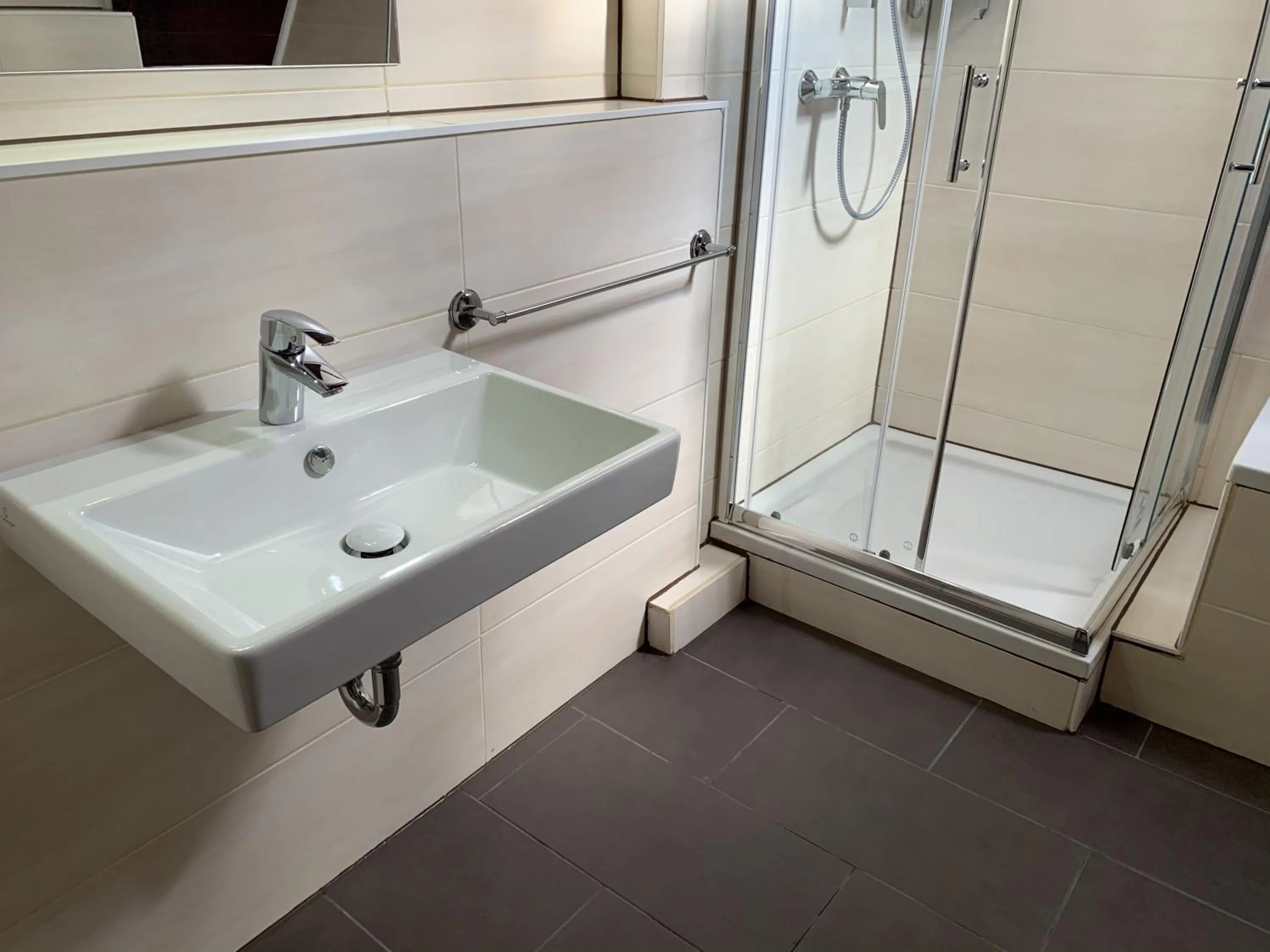 Shower in Apart-Hotel Rheinischer Hof Dormagen