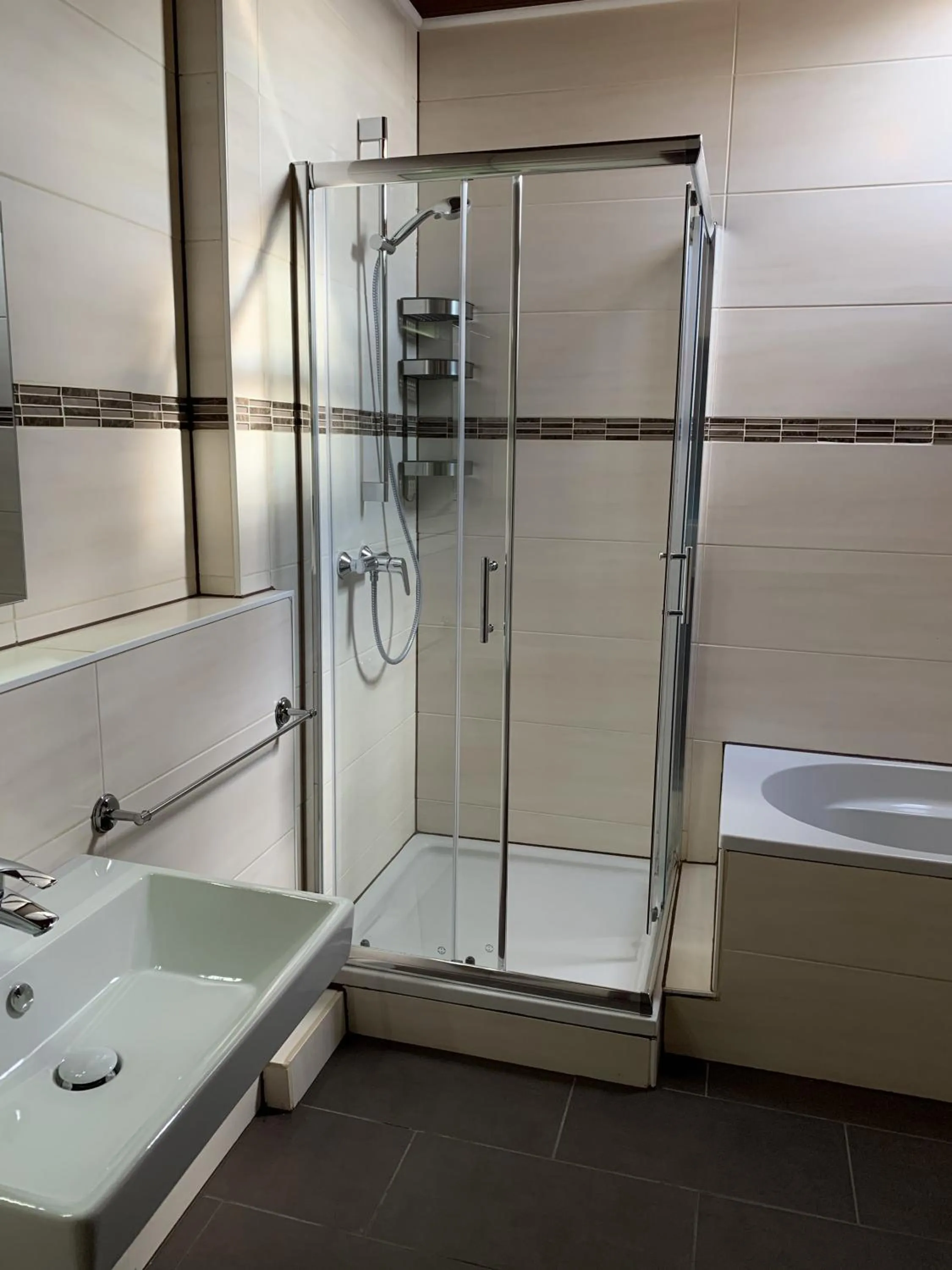 Shower in Apart-Hotel Rheinischer Hof Dormagen