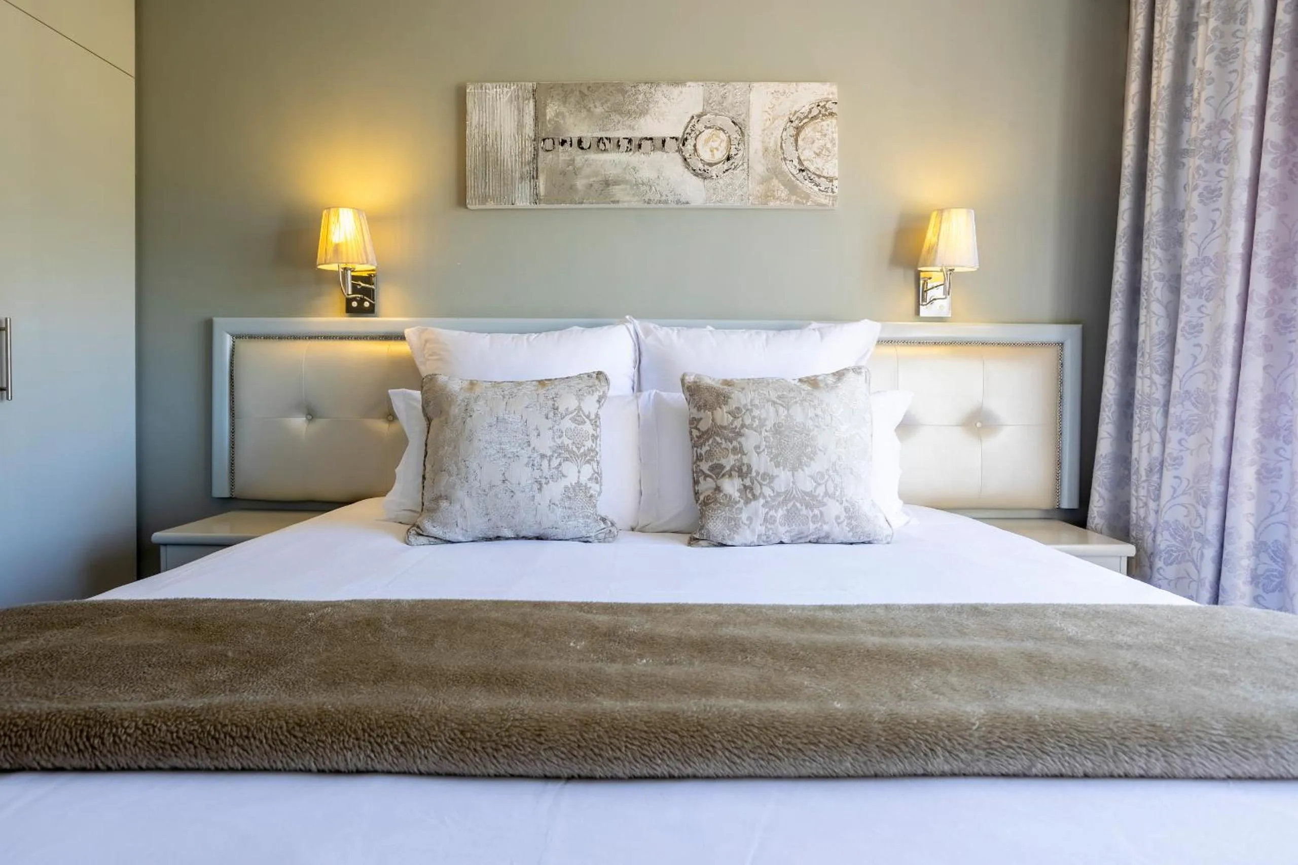 Bed in Devonvale Golf & Wine Estate