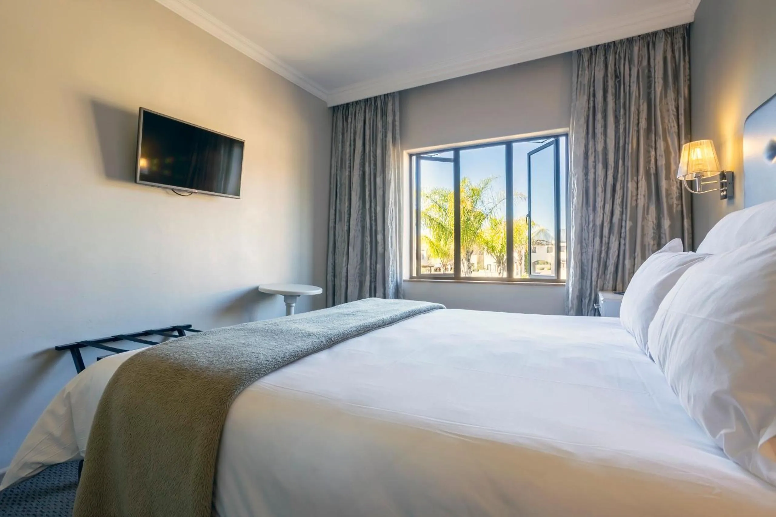 Bedroom, Bed in Devonvale Golf & Wine Estate