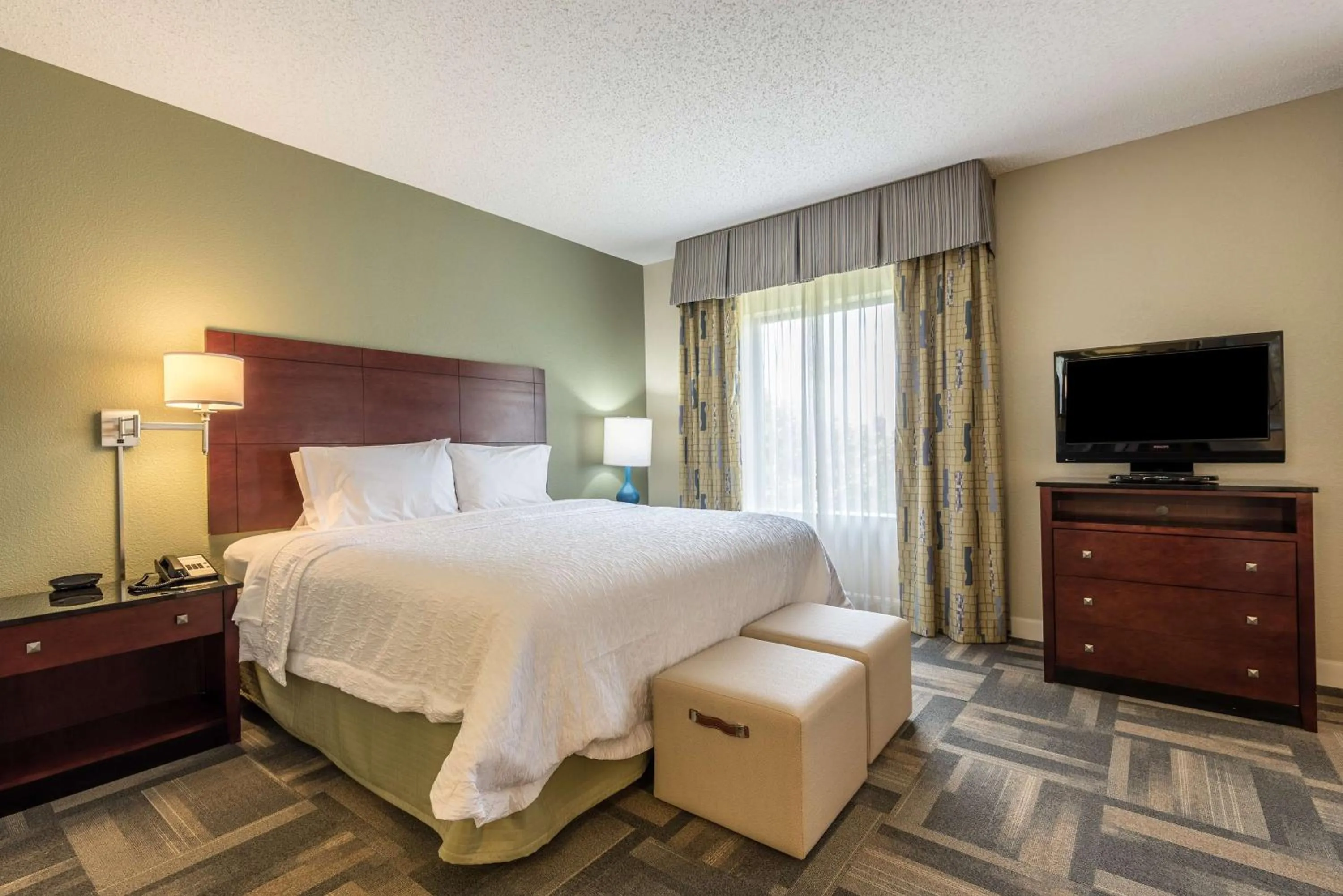 Bed in Hampton Inn & Suites Orlando-South Lake Buena Vista