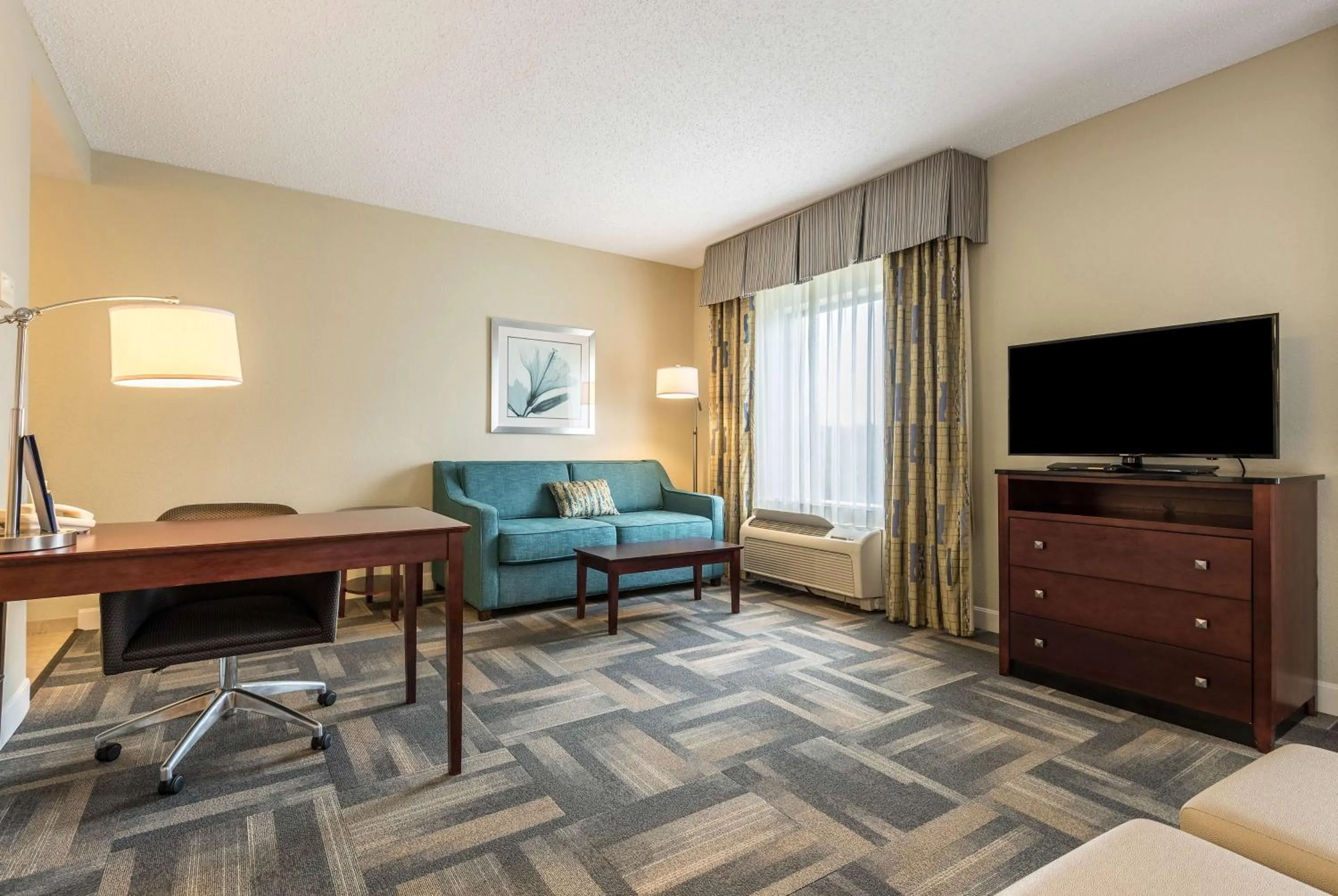 Bedroom in Hampton Inn & Suites Orlando-South Lake Buena Vista