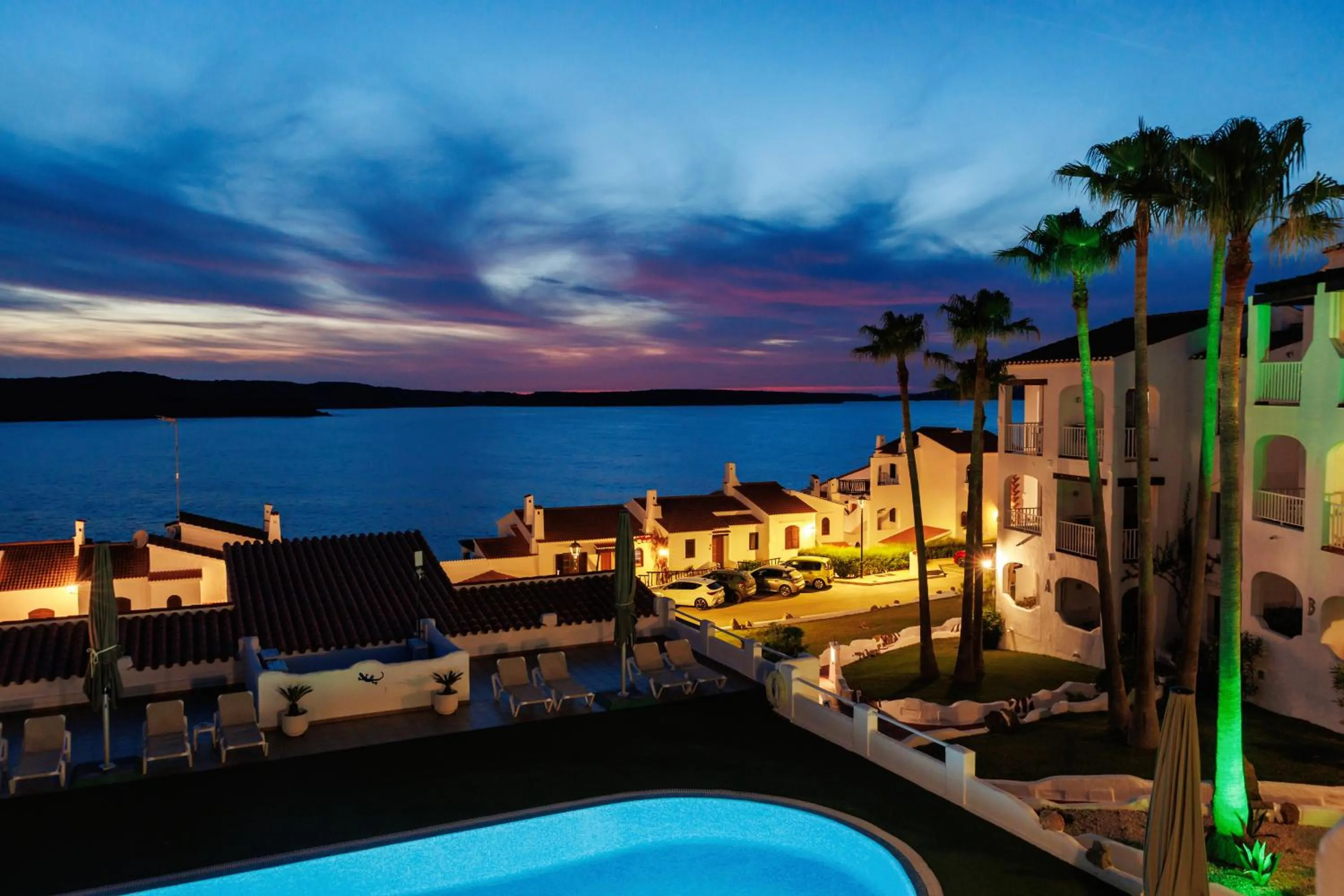 Night in Apartamentos El Bergantin Menorca Club