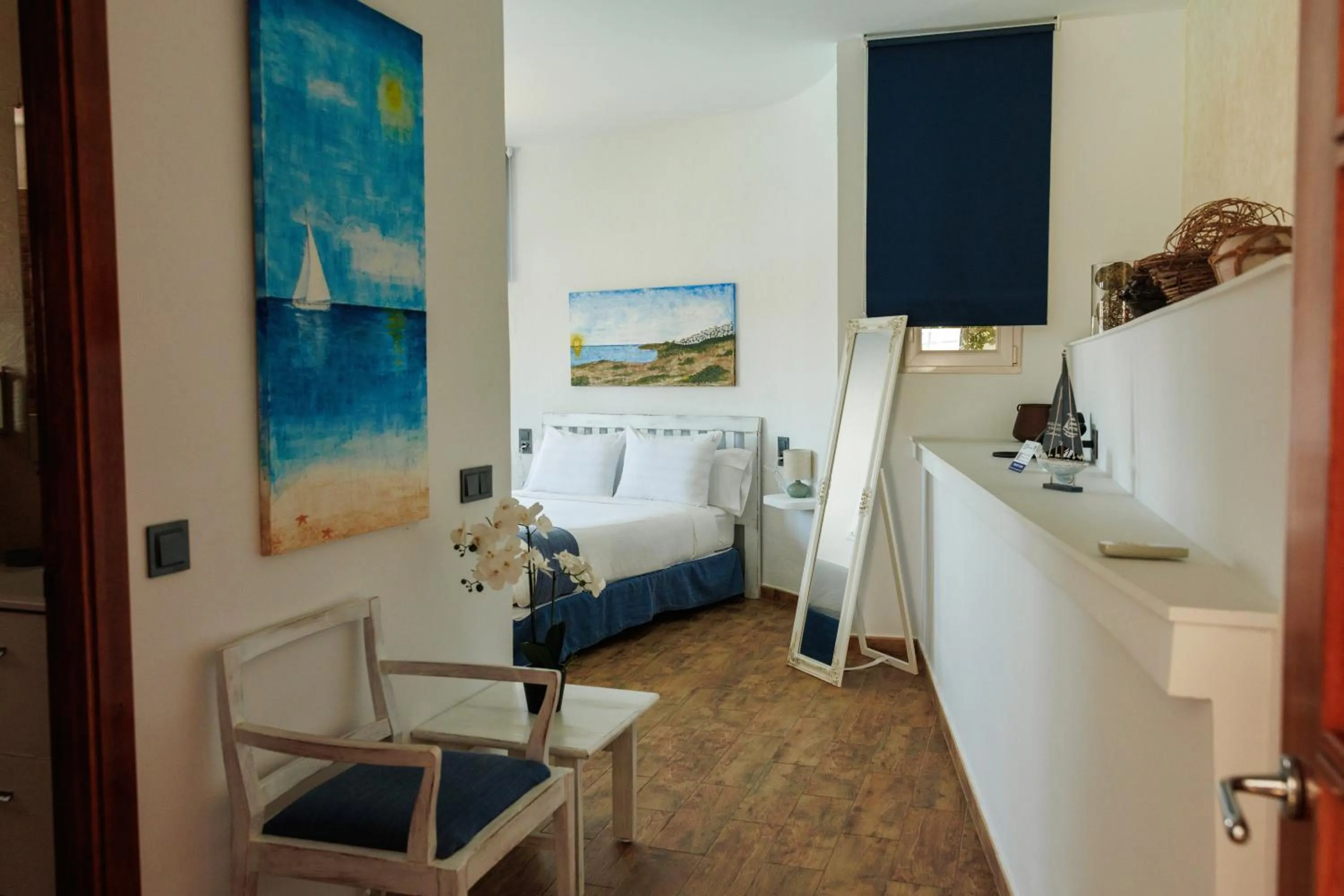 Decorative detail, Bed in Apartamentos El Bergantin Menorca Club