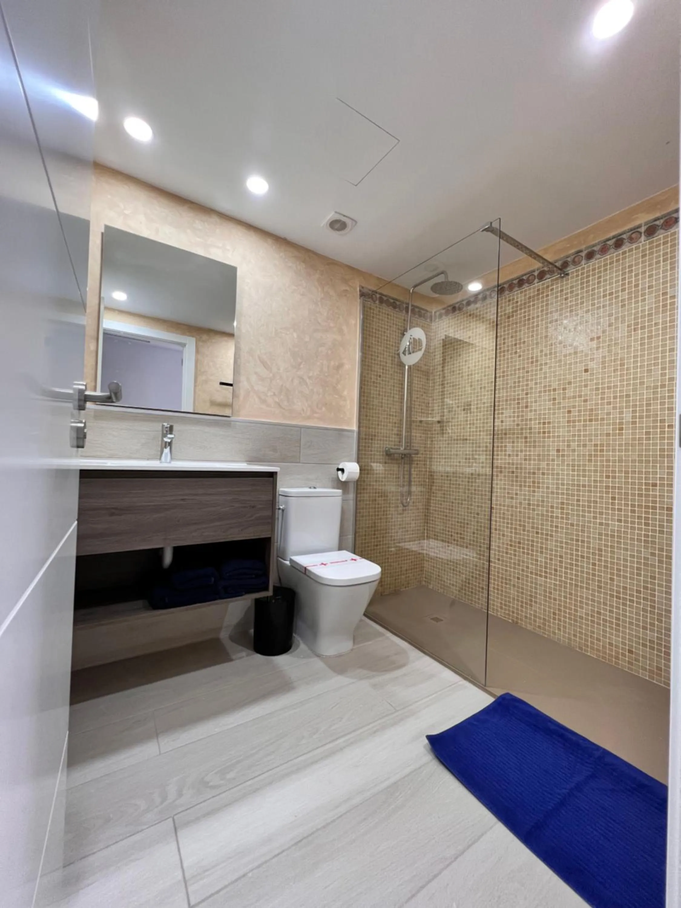 Bathroom in Apartamentos El Bergantin Menorca Club