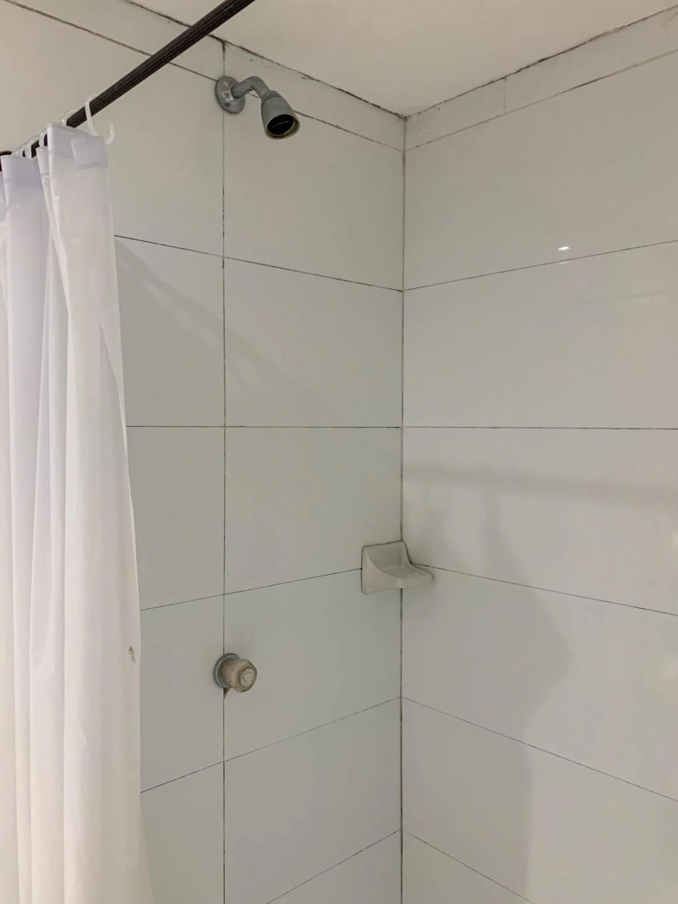 Shower in Hotel Veleros Cartagena