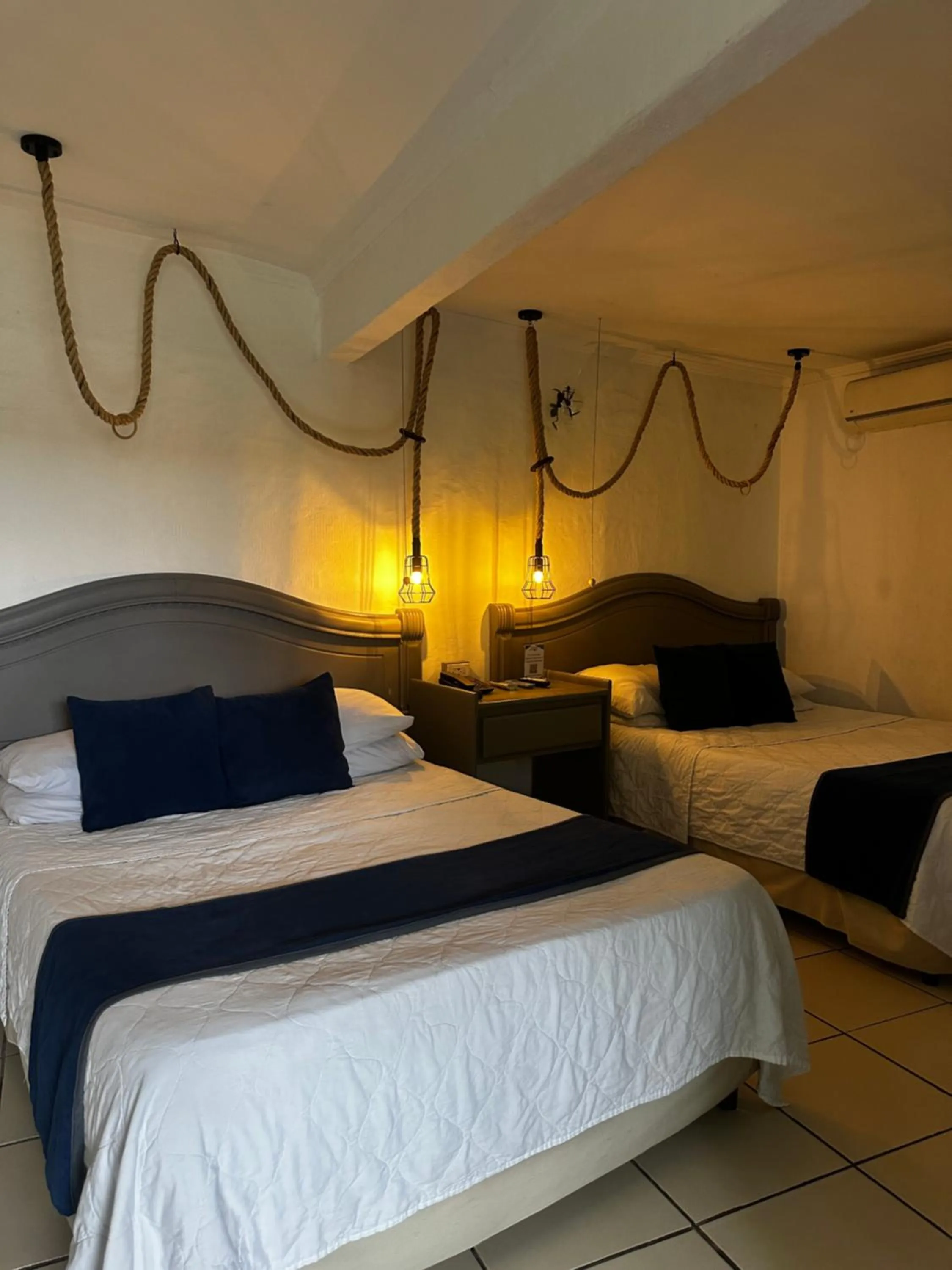 Bed in Berlor Airport Inn