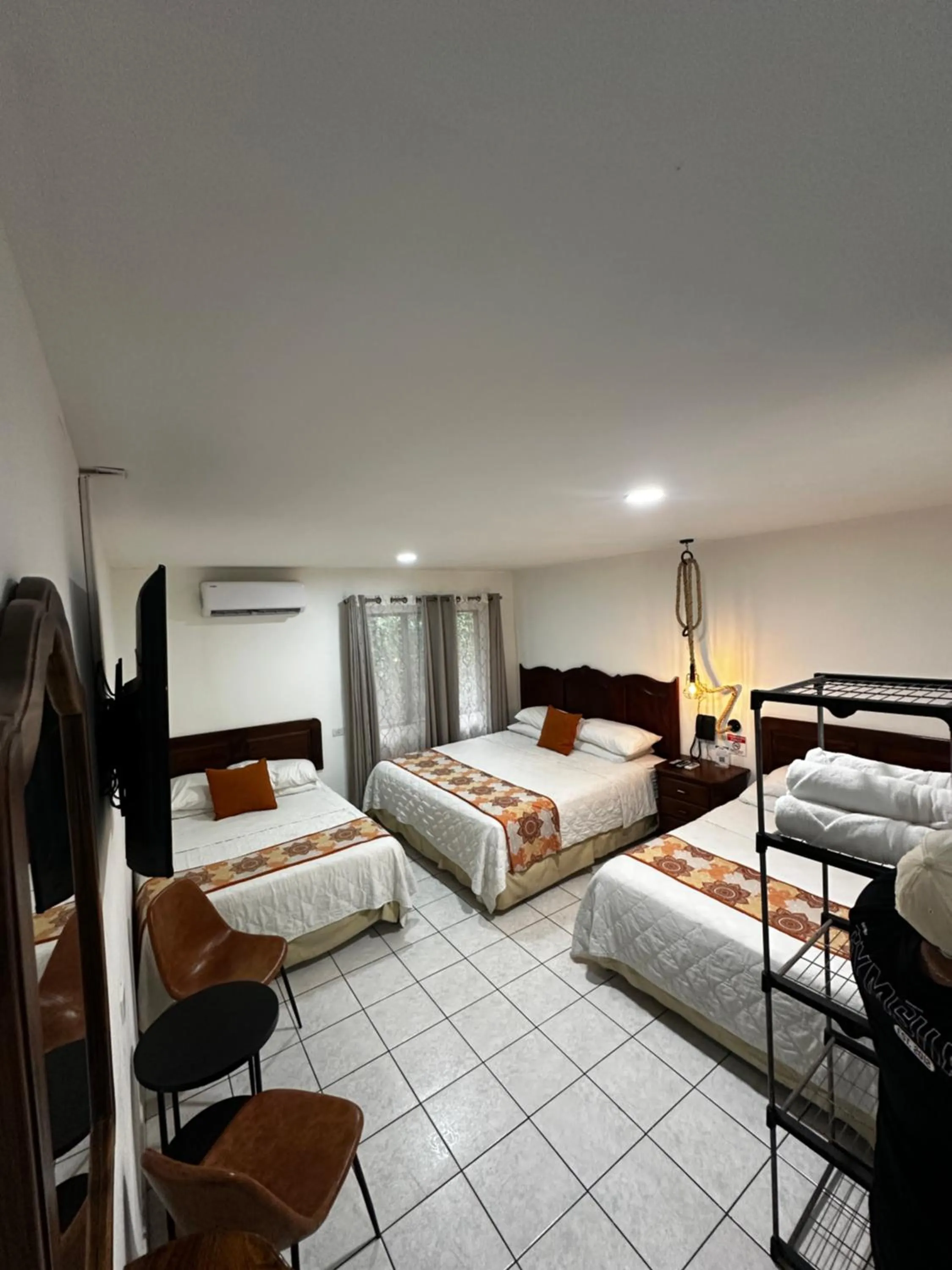 Bedroom, Bed in Berlor Airport Inn