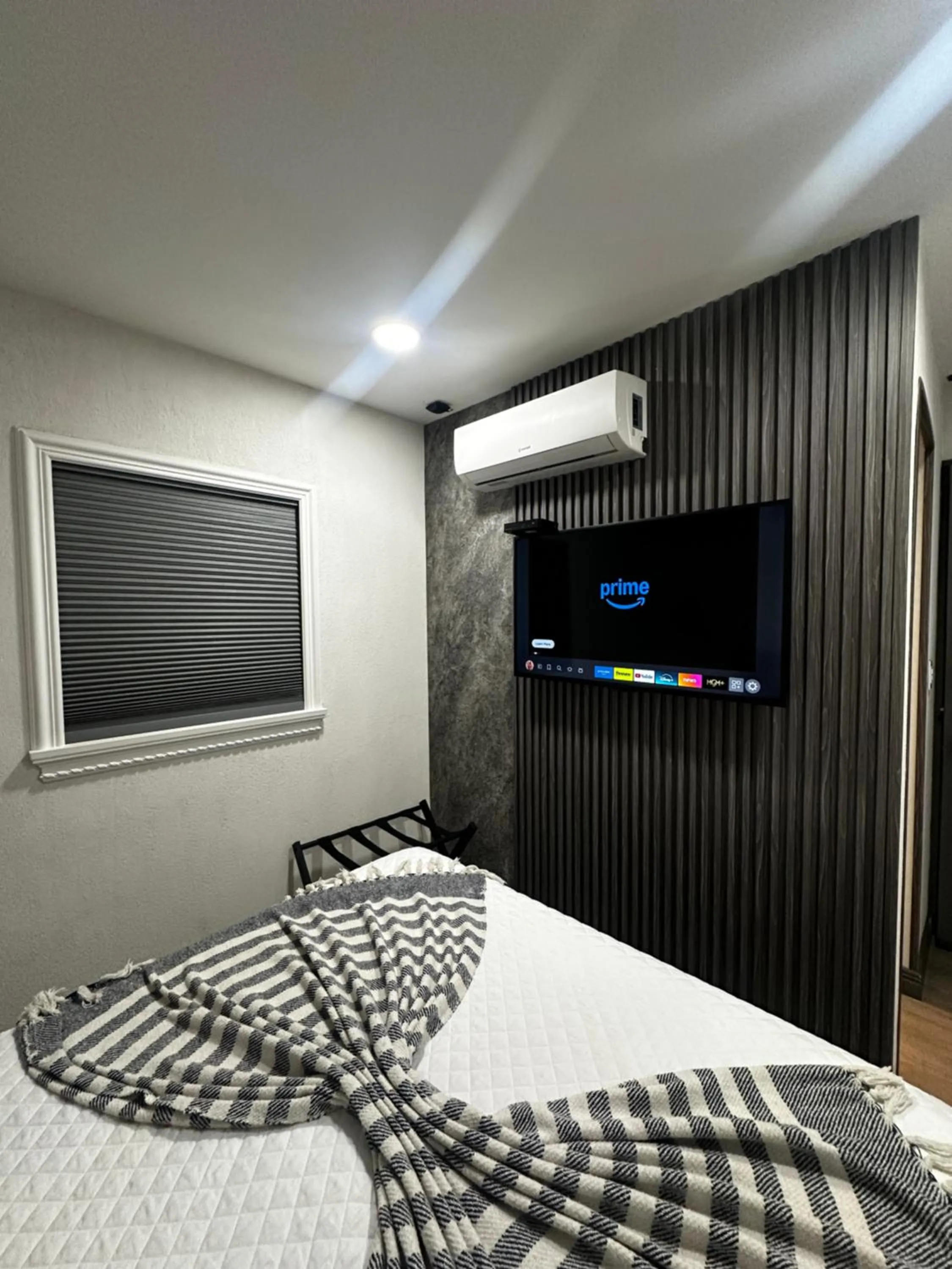 Bedroom, Bed in Berlor Airport Inn