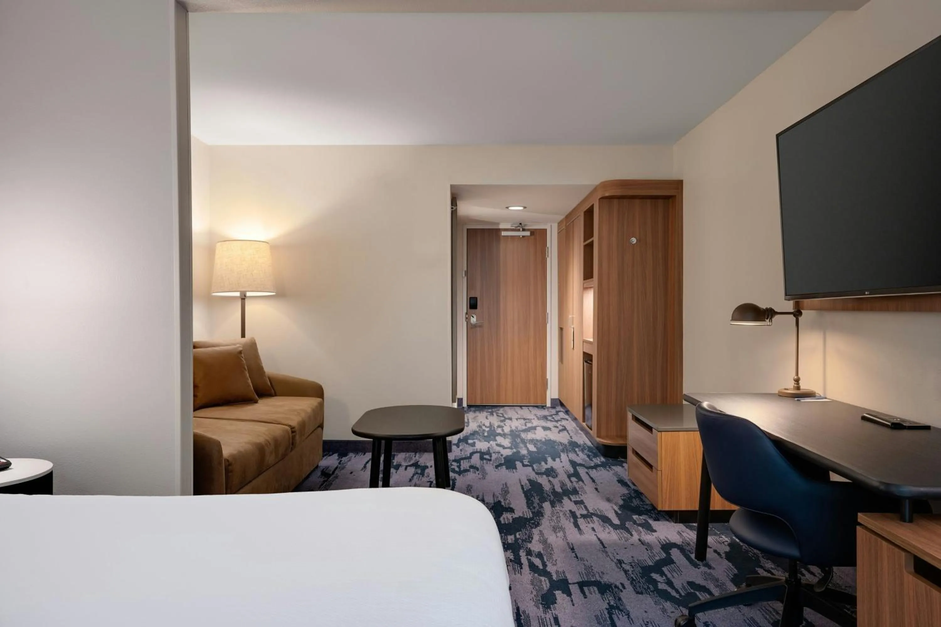 Photo of the whole room, Bed in Fairfield Inn & Suites by Marriott Missoula Airport