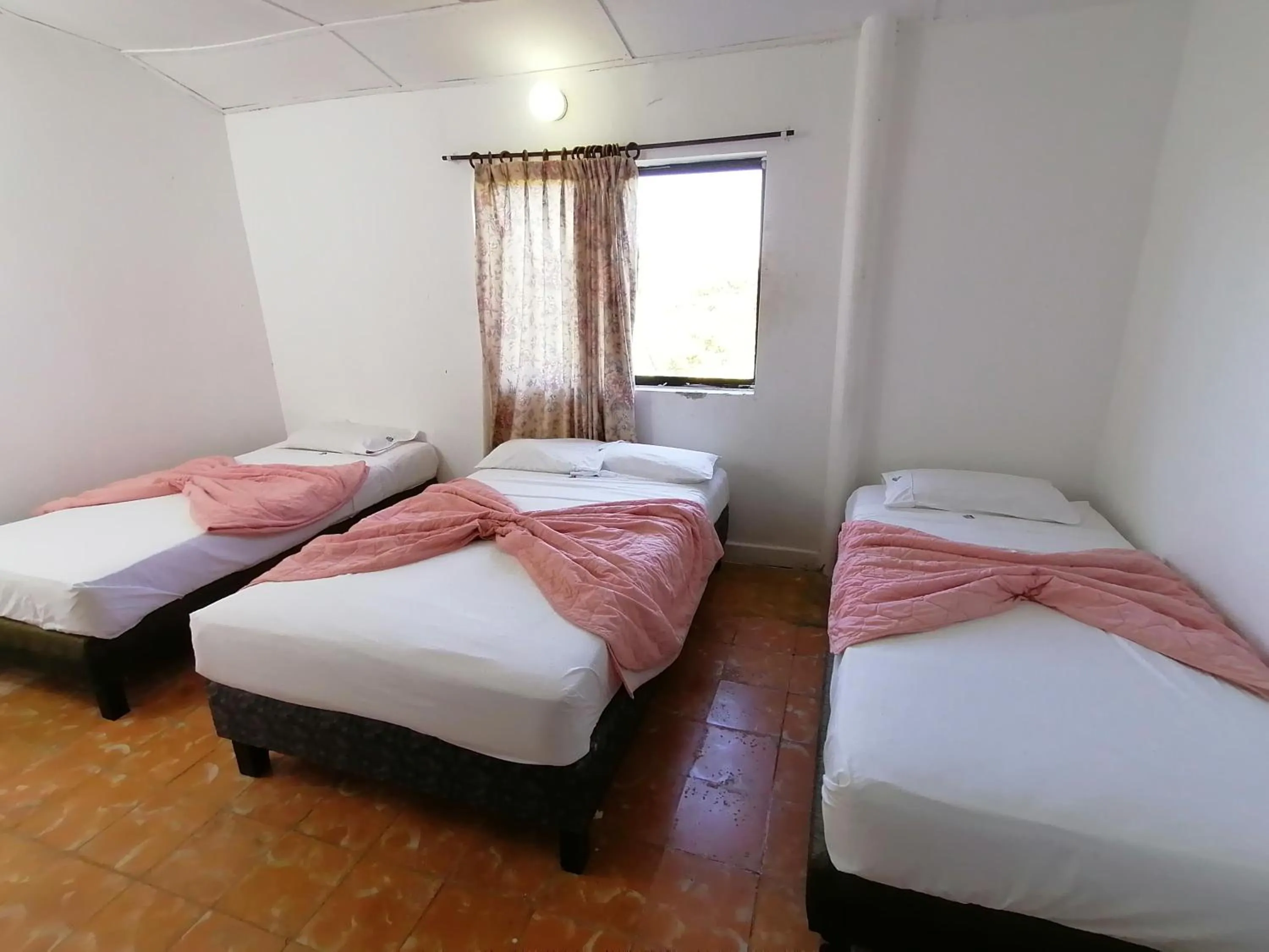 Bedroom, Bed in Hotel Montecarlo Beach