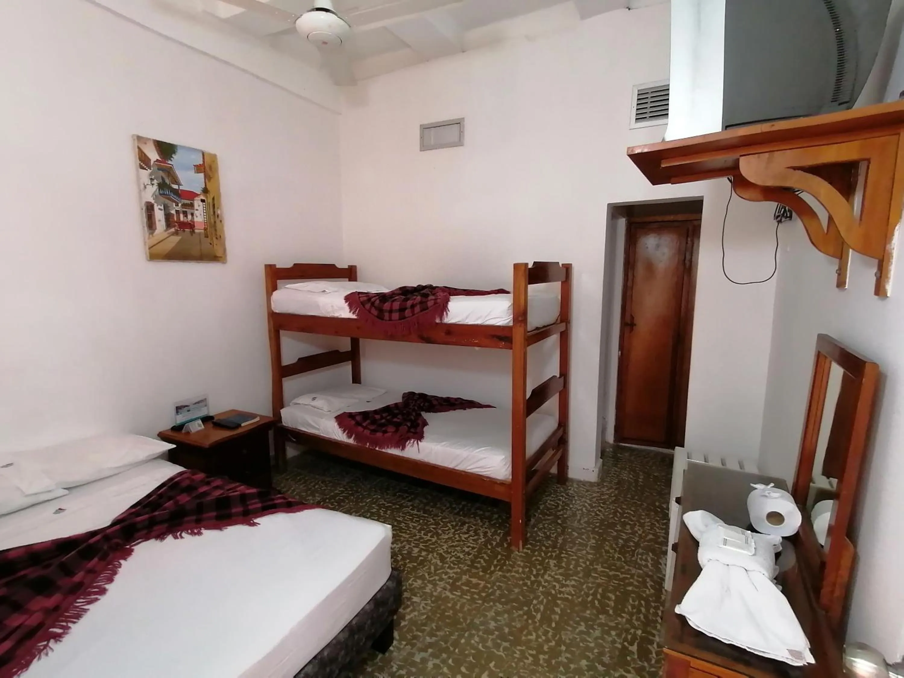 TV and multimedia, Bed in Hotel Montecarlo Beach