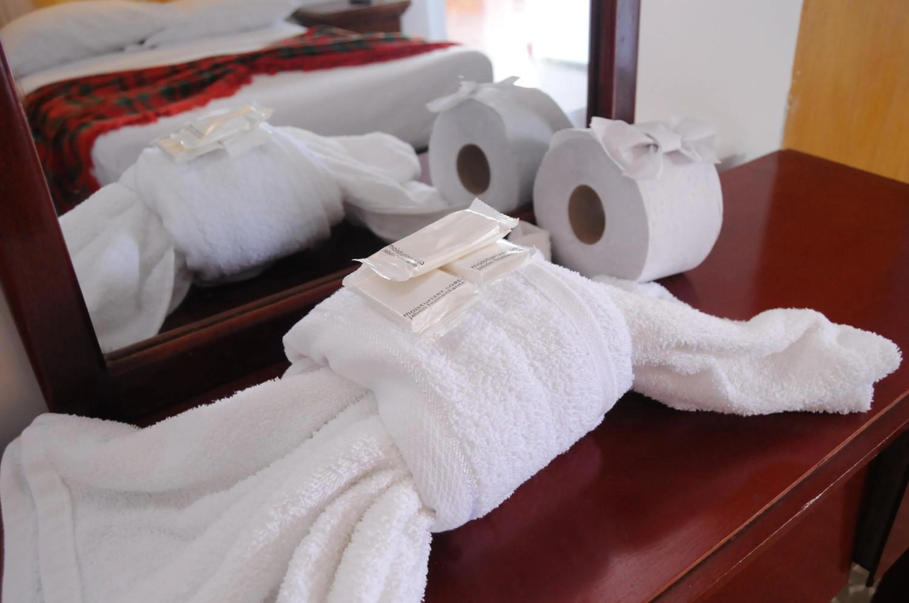 towels, Bed in Hotel Montecarlo Beach