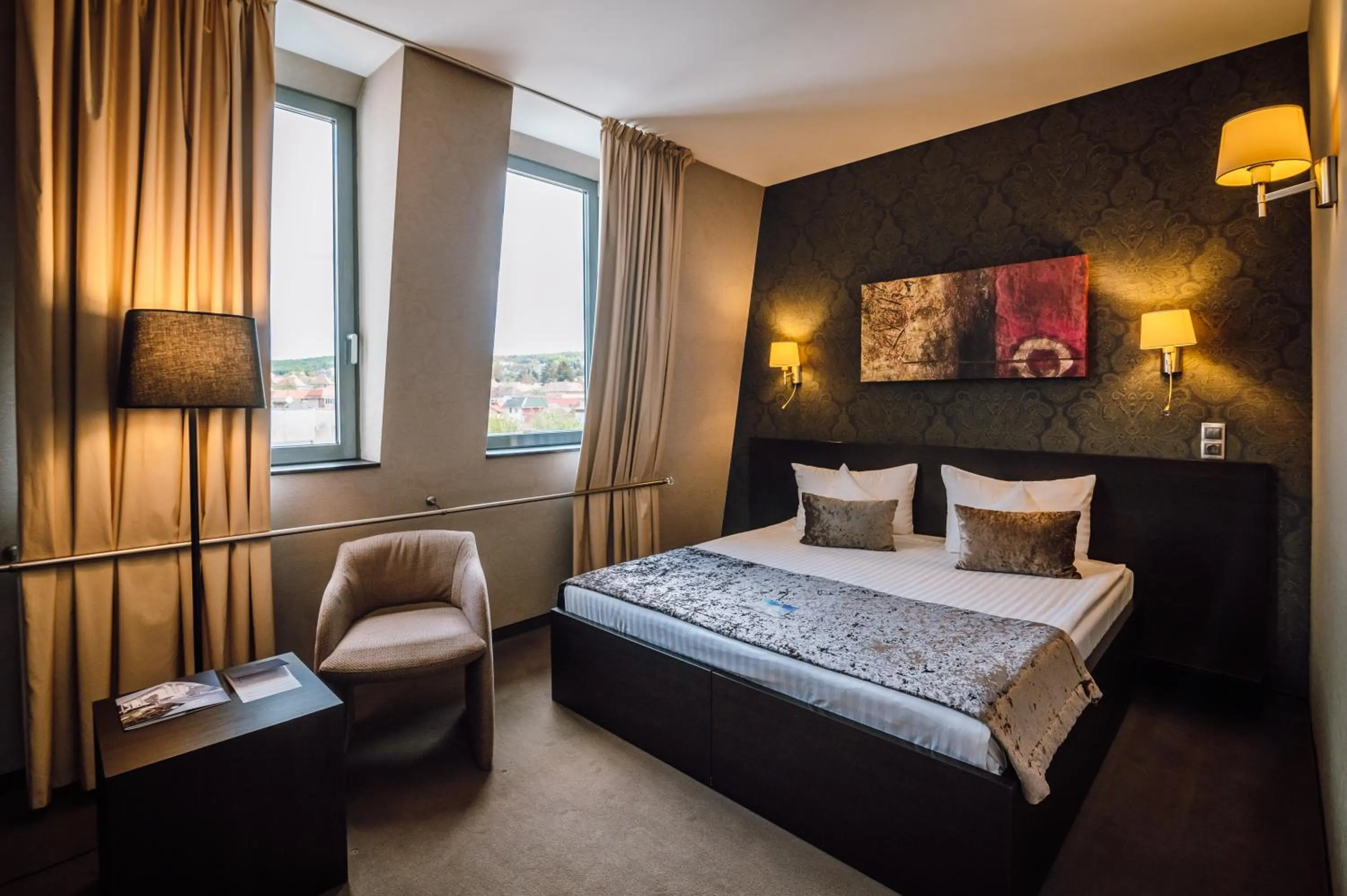 Bed in Plaza V Hotel