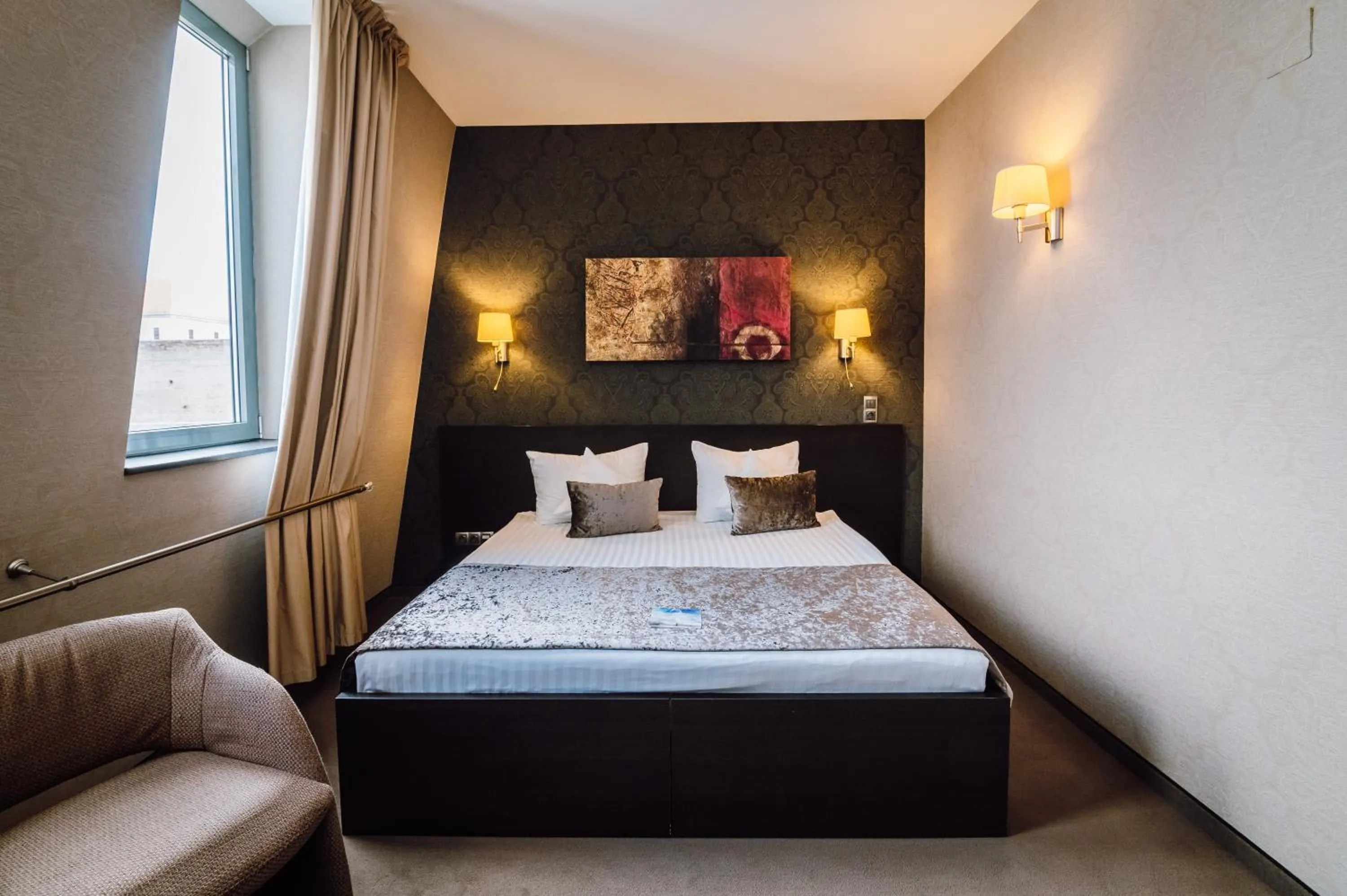 Bed in Plaza V Hotel