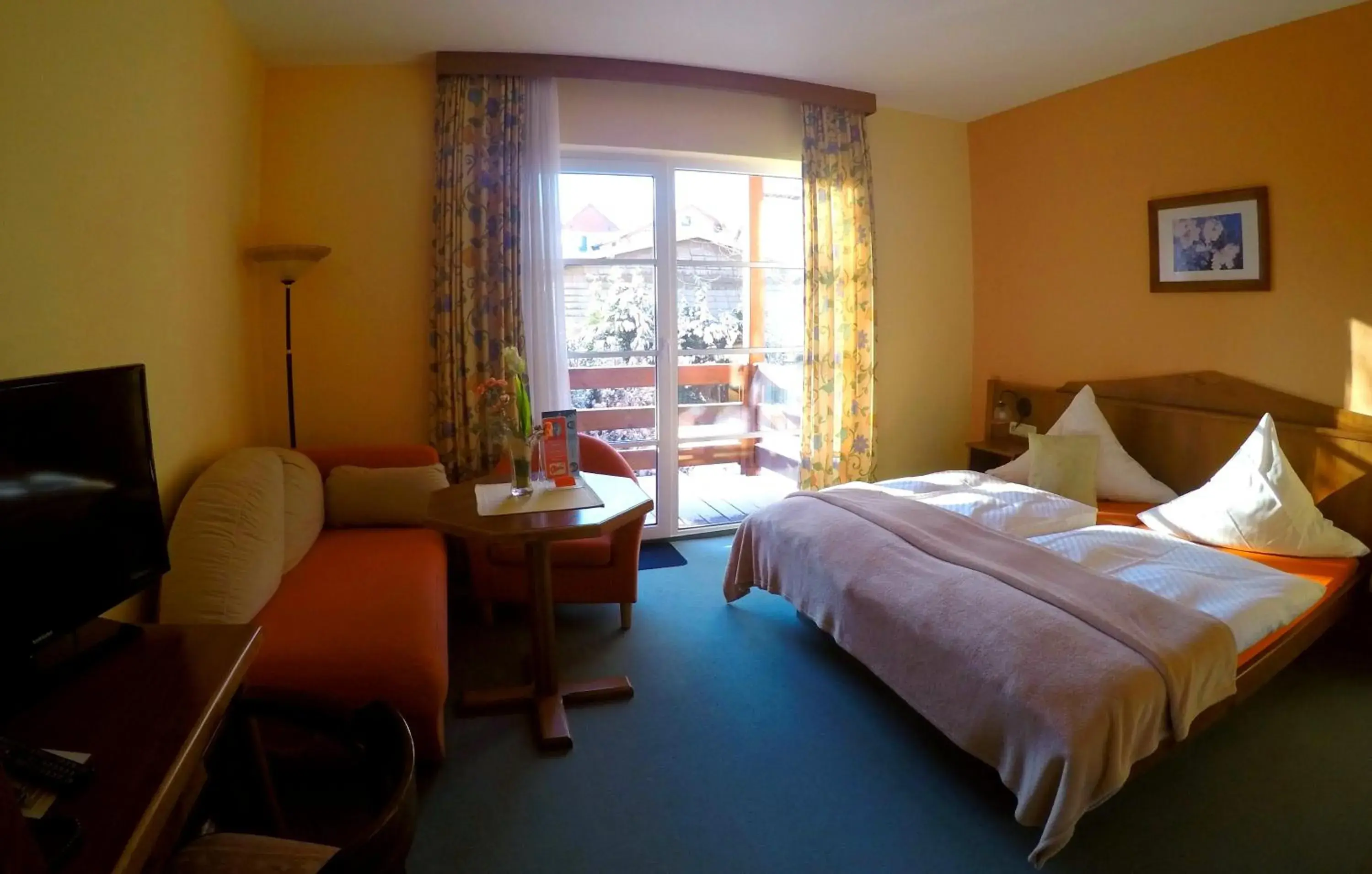 Double Room with Balcony in Hotel Drei Kronen Double Room with Balcony in Hotel Drei Kronen