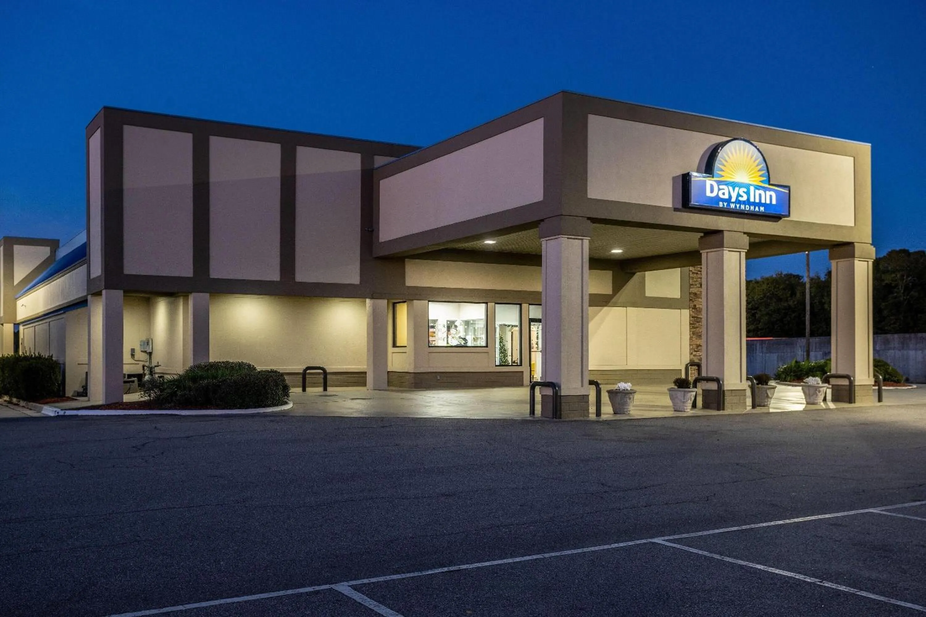 Property building in Days Inn by Wyndham Adel I-75