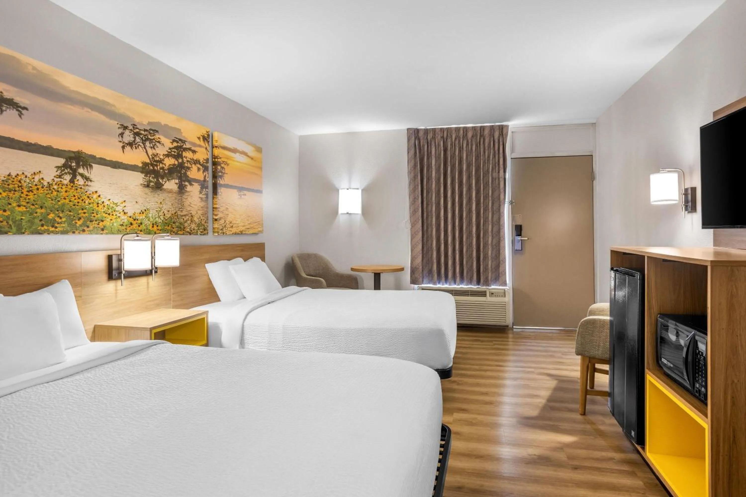 Bed in Days Inn by Wyndham Adel I-75