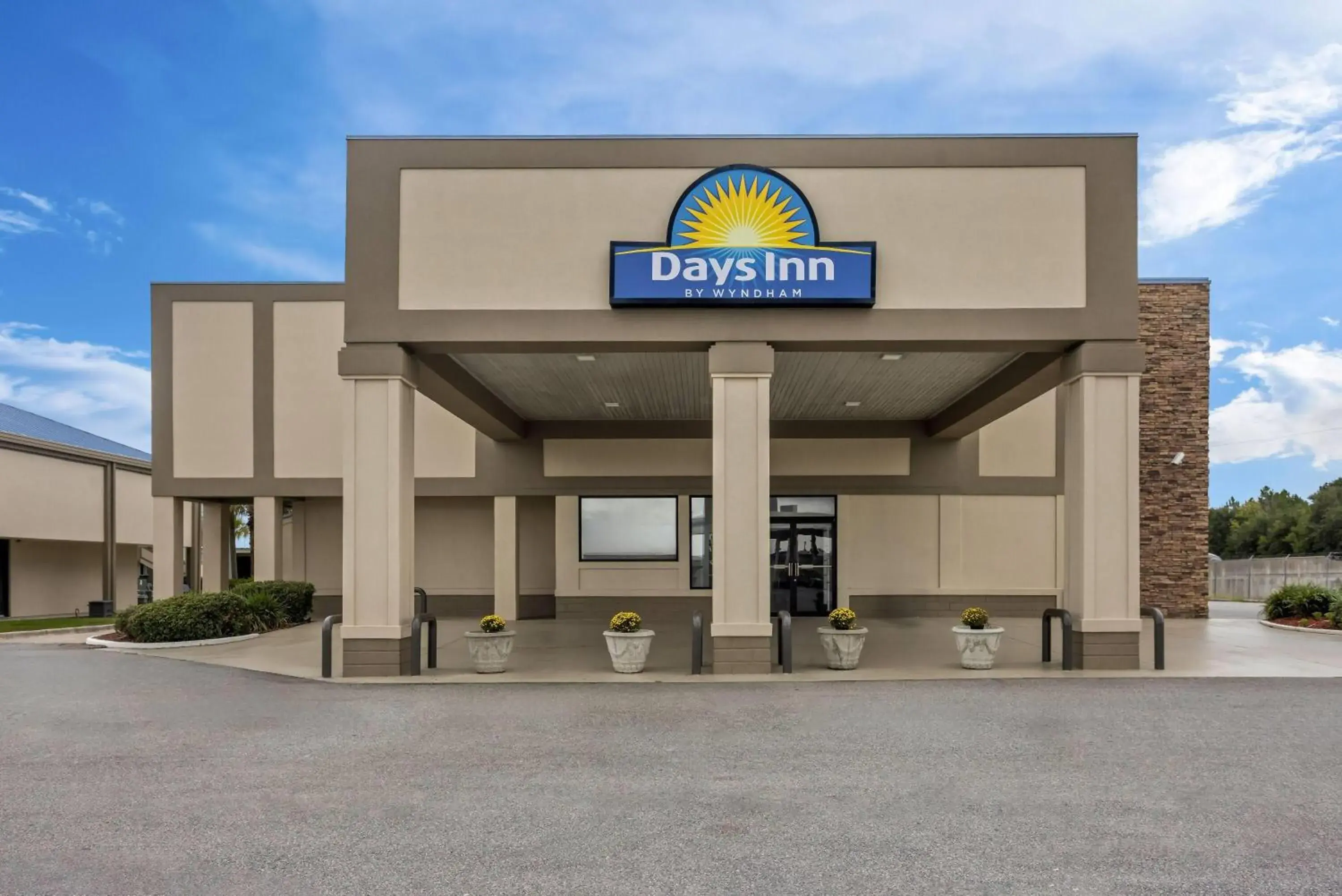 Property building in Days Inn by Wyndham Adel I-75 Property building in Days Inn by Wyndham Adel I-75