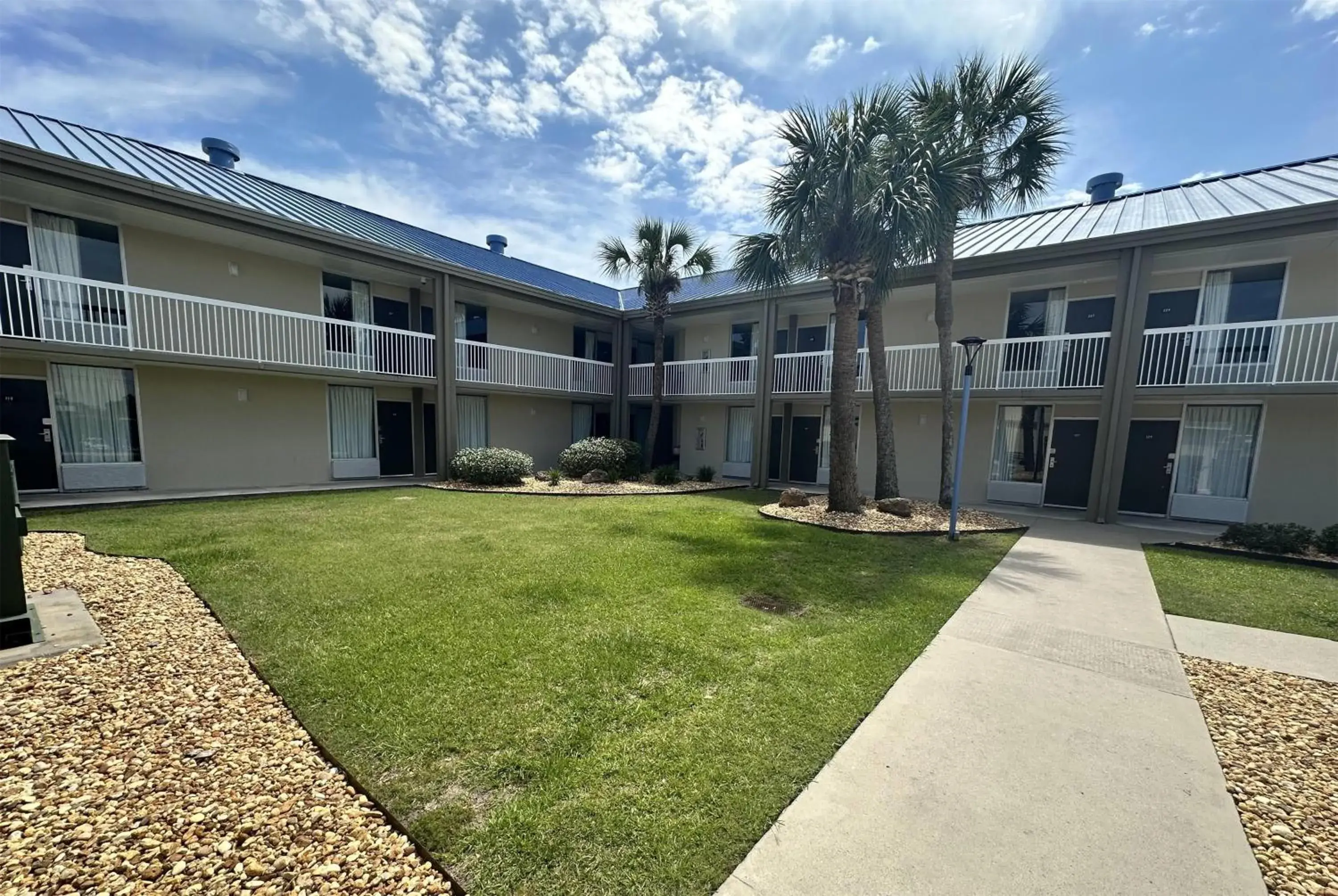 Property building in Days Inn by Wyndham Adel I-75 Property building in Days Inn by Wyndham Adel I-75