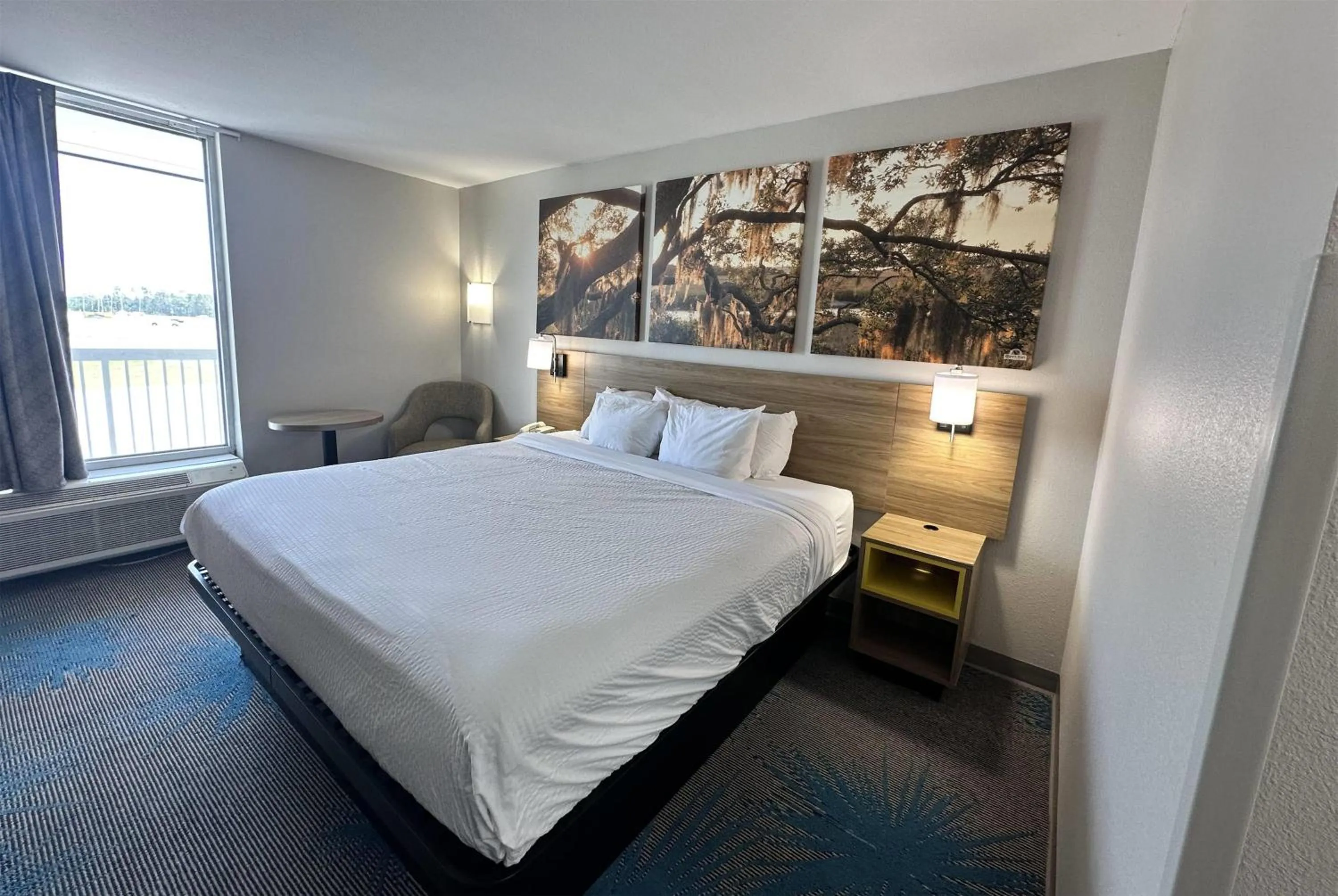 Photo of the whole room, Bed in Days Inn by Wyndham Adel I-75