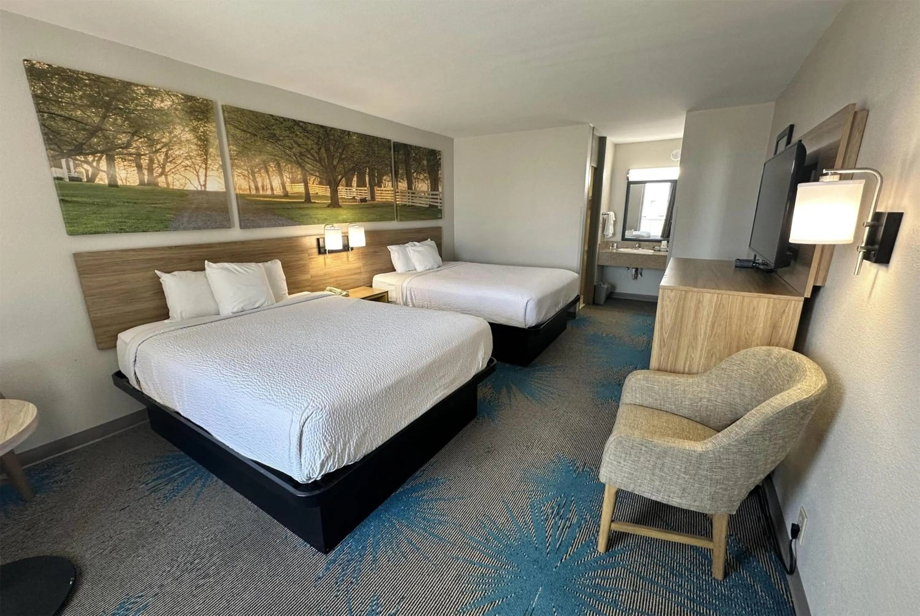 Photo of the whole room, Bed in Days Inn by Wyndham Adel I-75