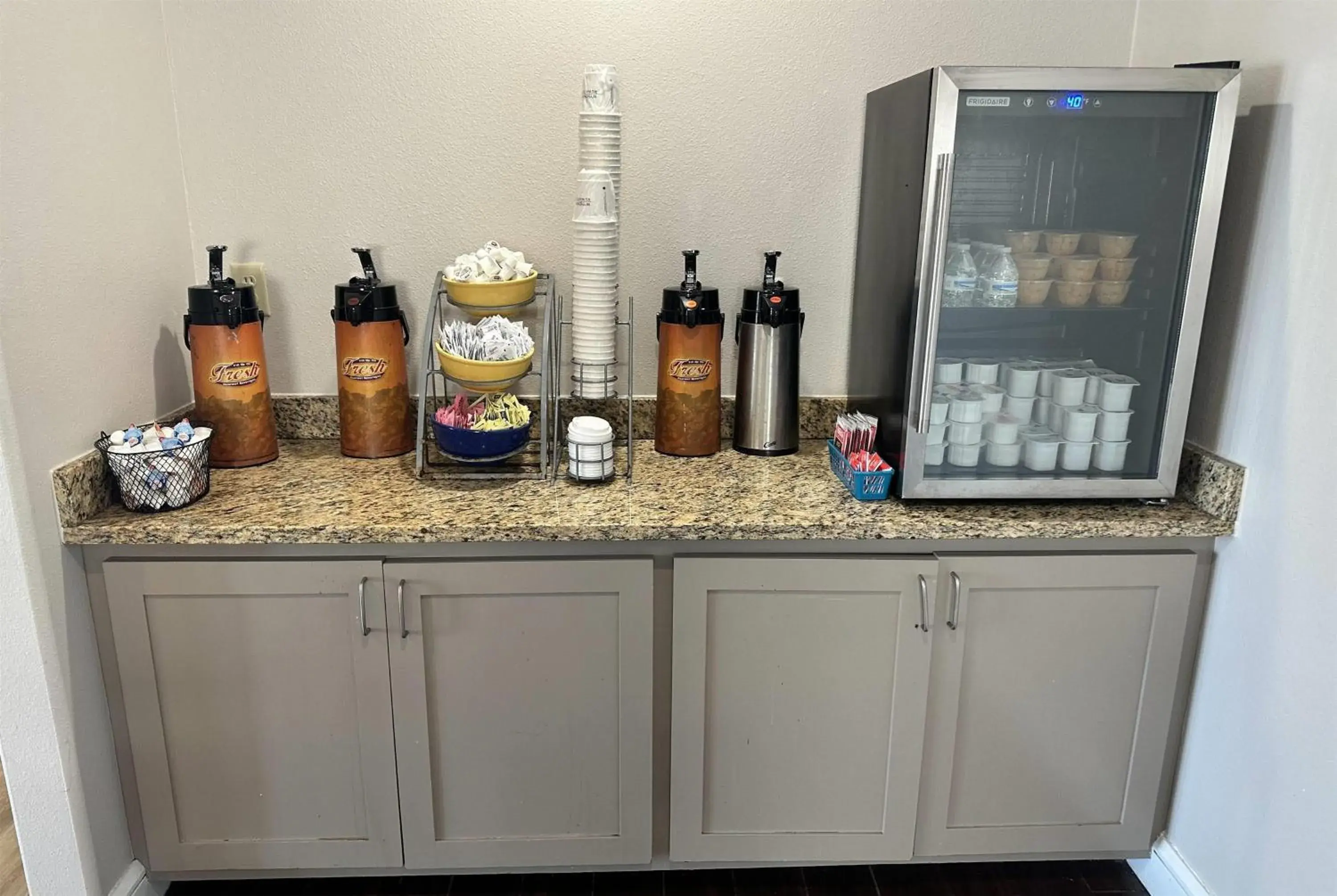 Property building in Days Inn by Wyndham Adel I-75 Property building in Days Inn by Wyndham Adel I-75