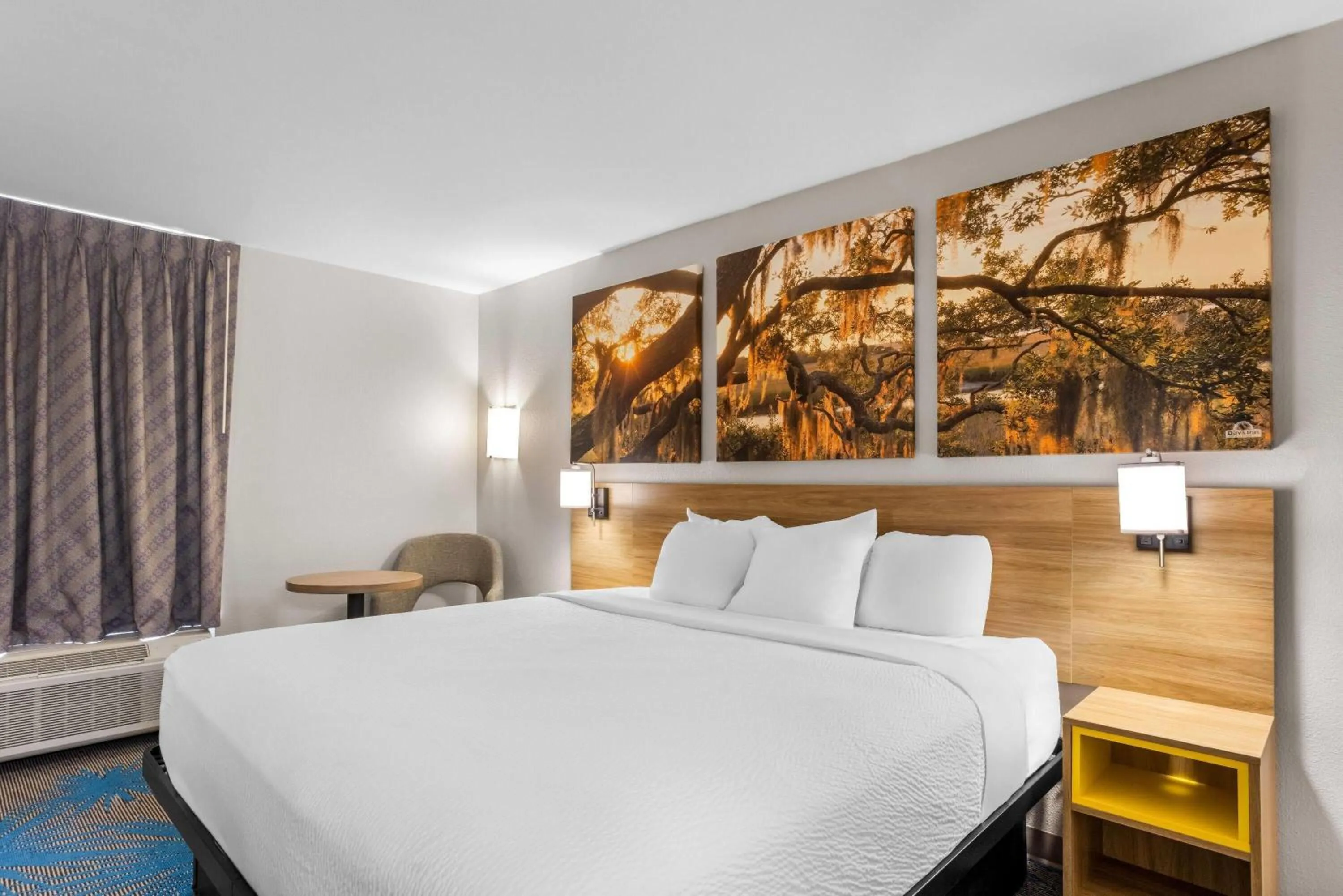 Bed in Days Inn by Wyndham Adel I-75