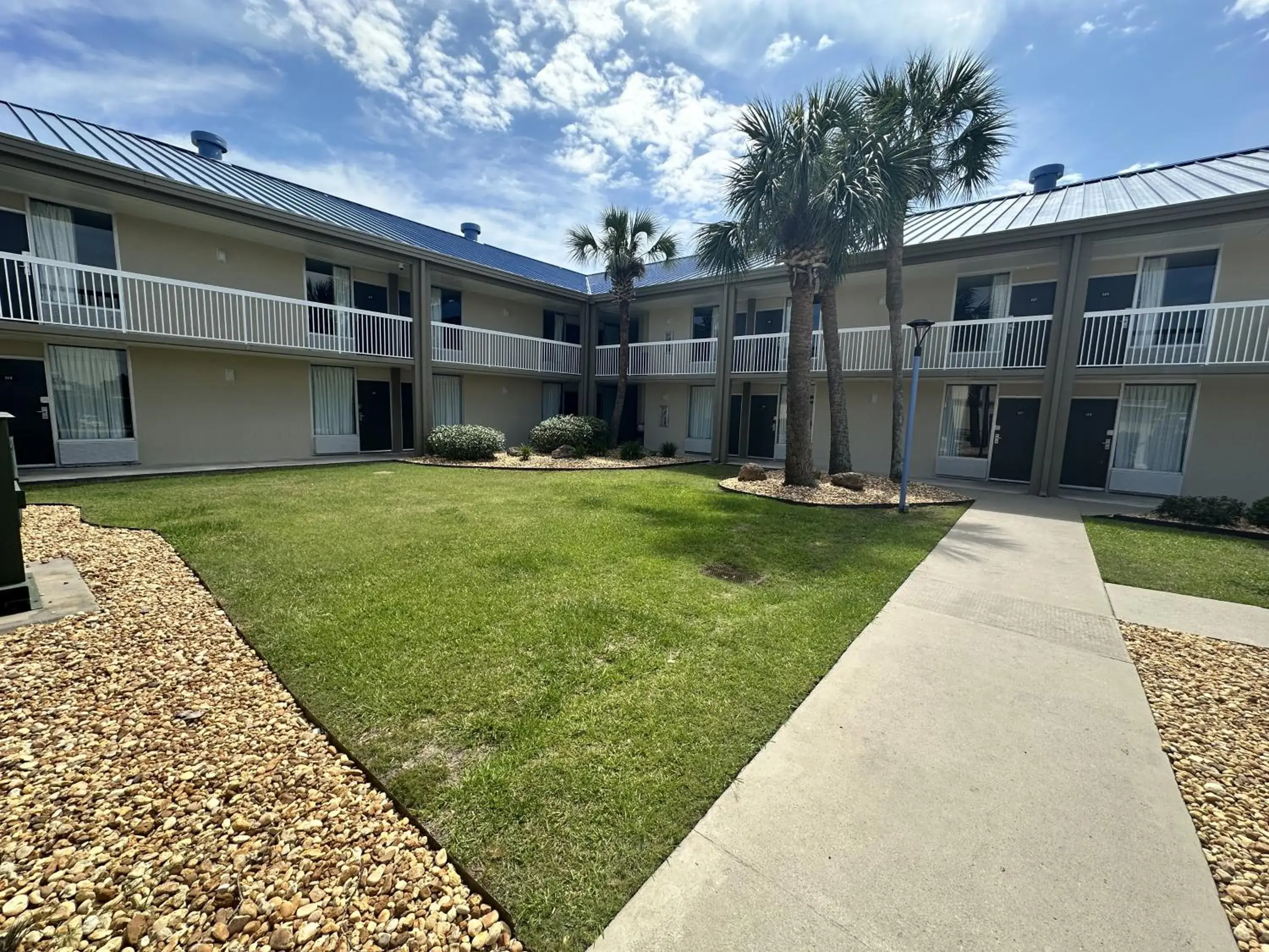 Property building in Days Inn by Wyndham Adel I-75 Property building in Days Inn by Wyndham Adel I-75