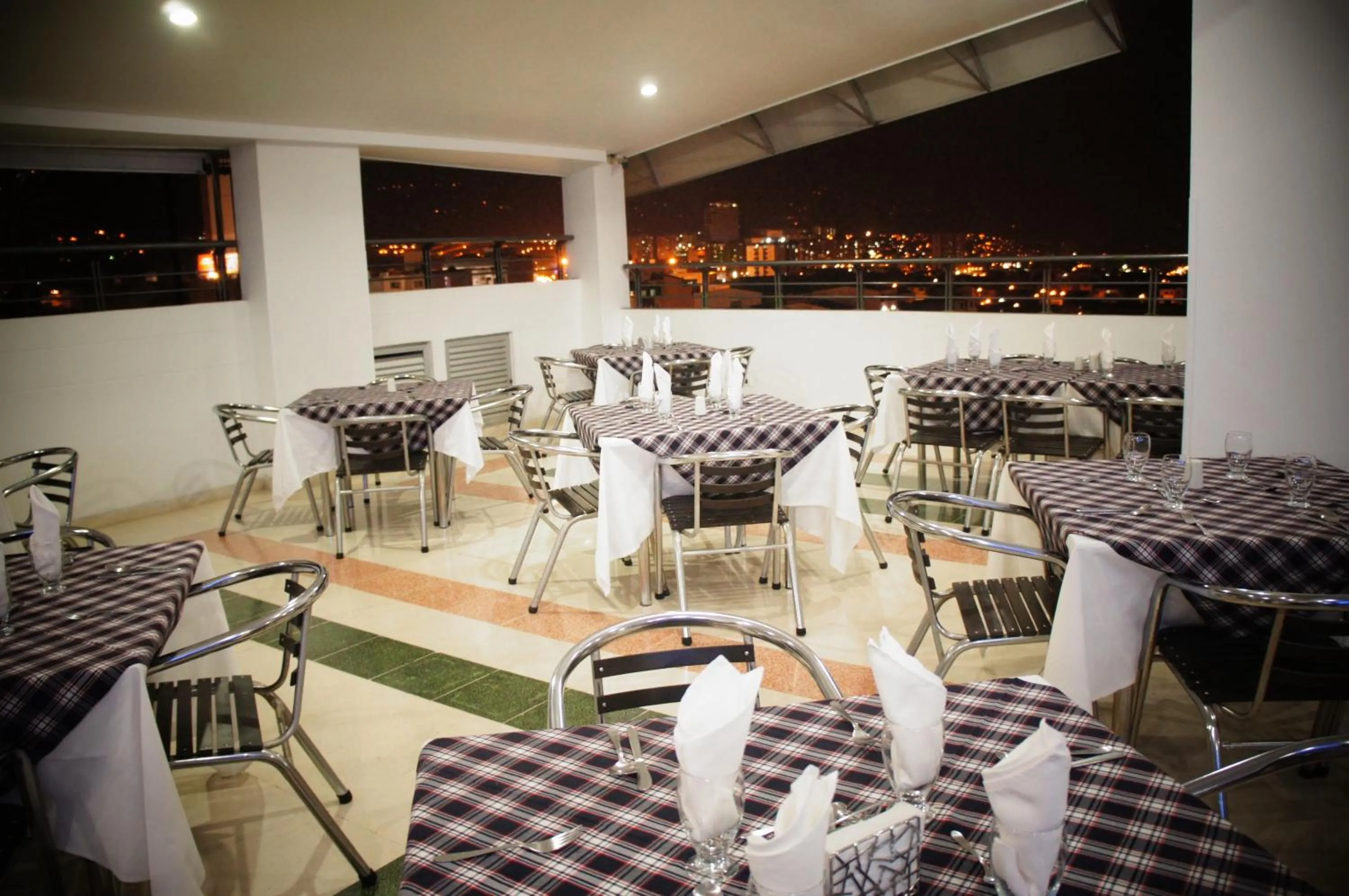 Restaurant/places to eat in Hotel San José Plaza