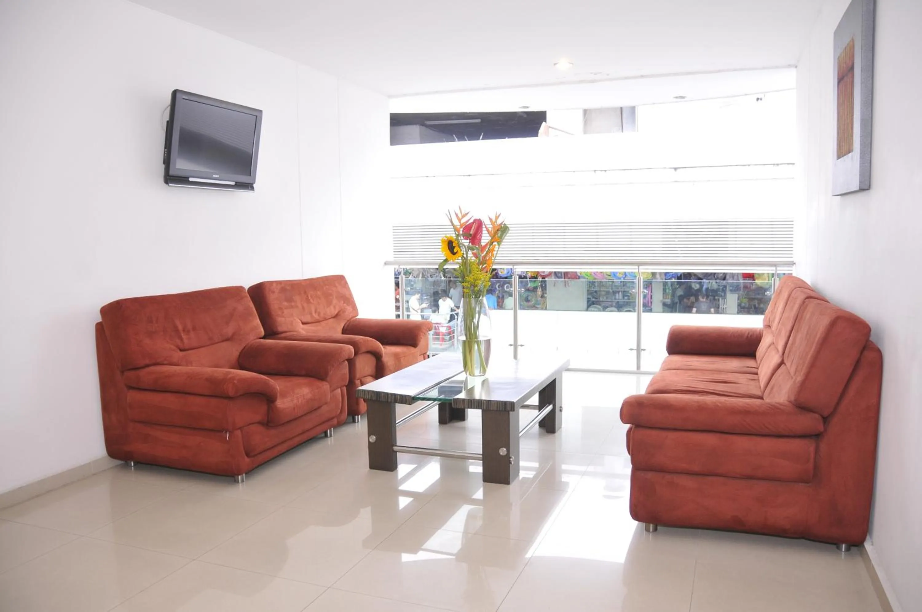 Communal lounge/ TV room in Hotel San José Plaza