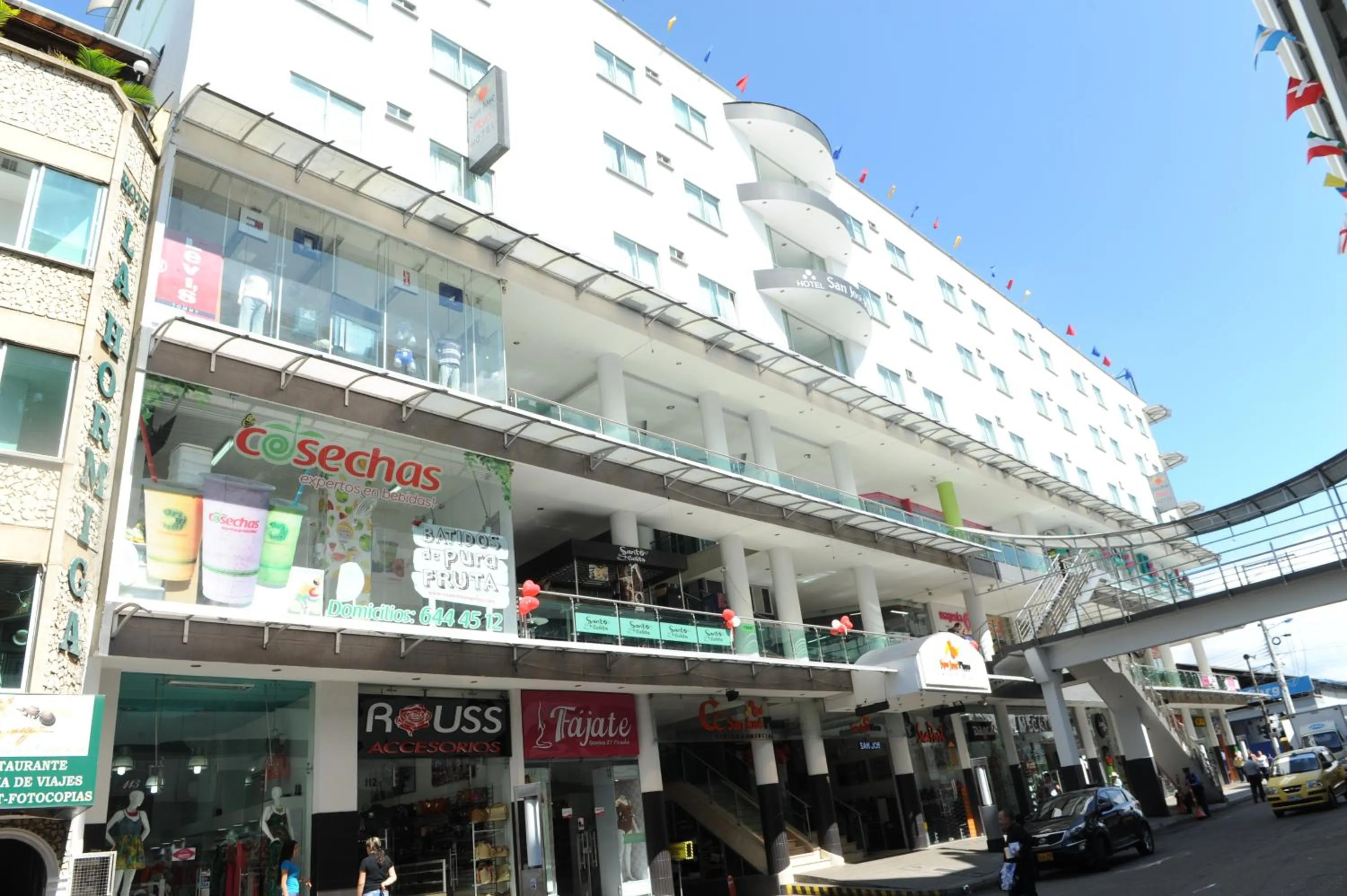 On-site shops in Hotel San José Plaza
