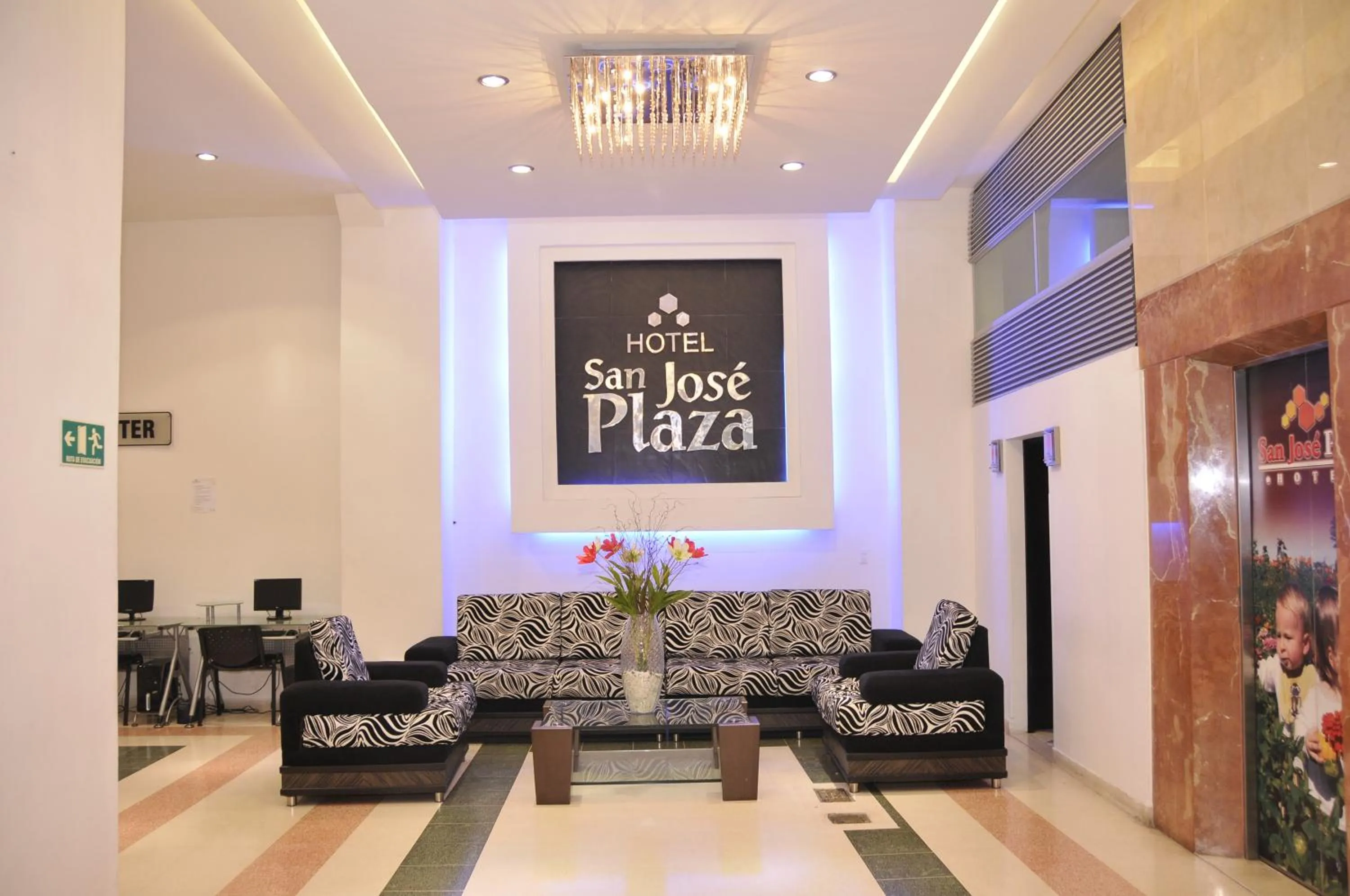 Lobby or reception in Hotel San José Plaza