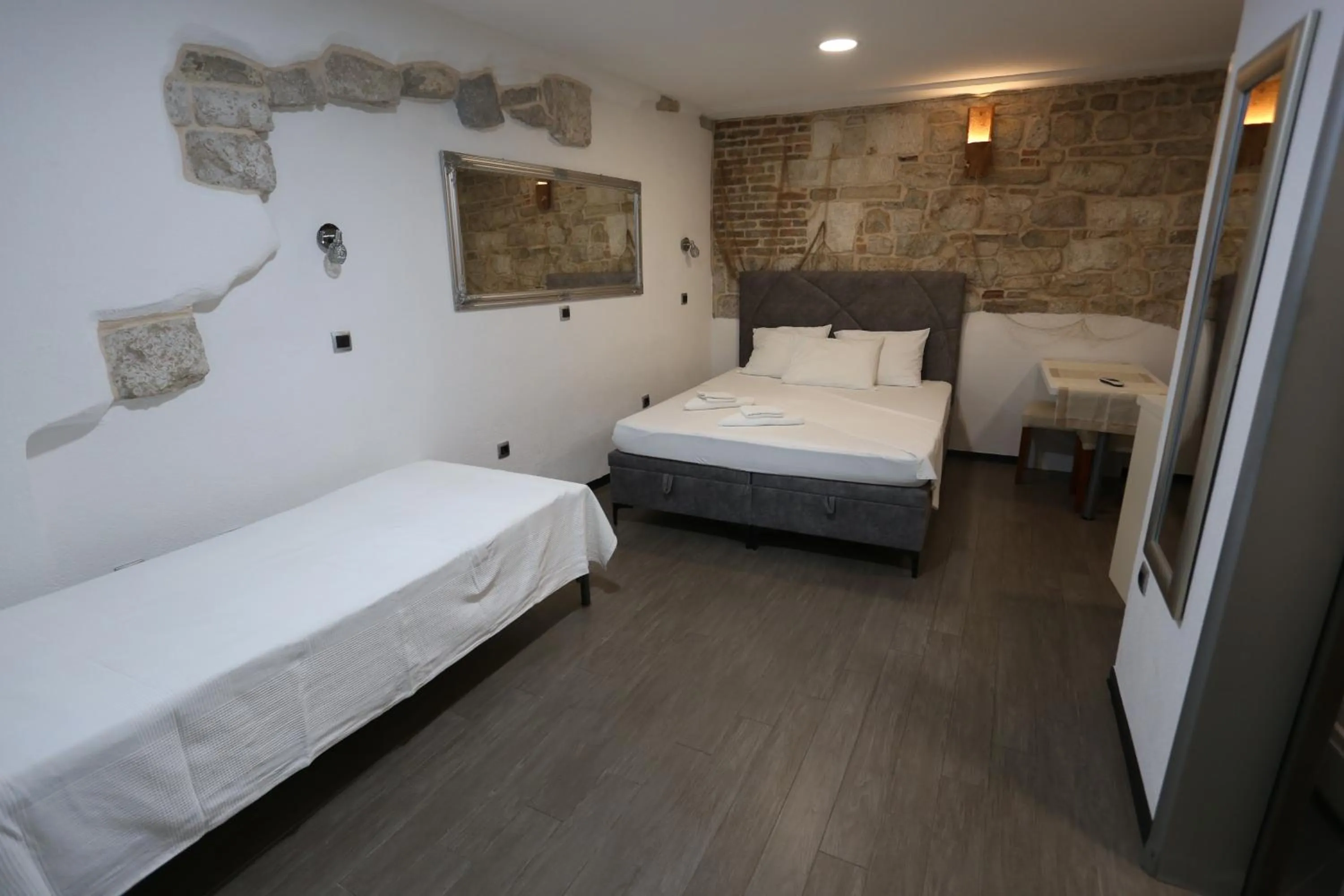 Bed in Apartments Nikolla